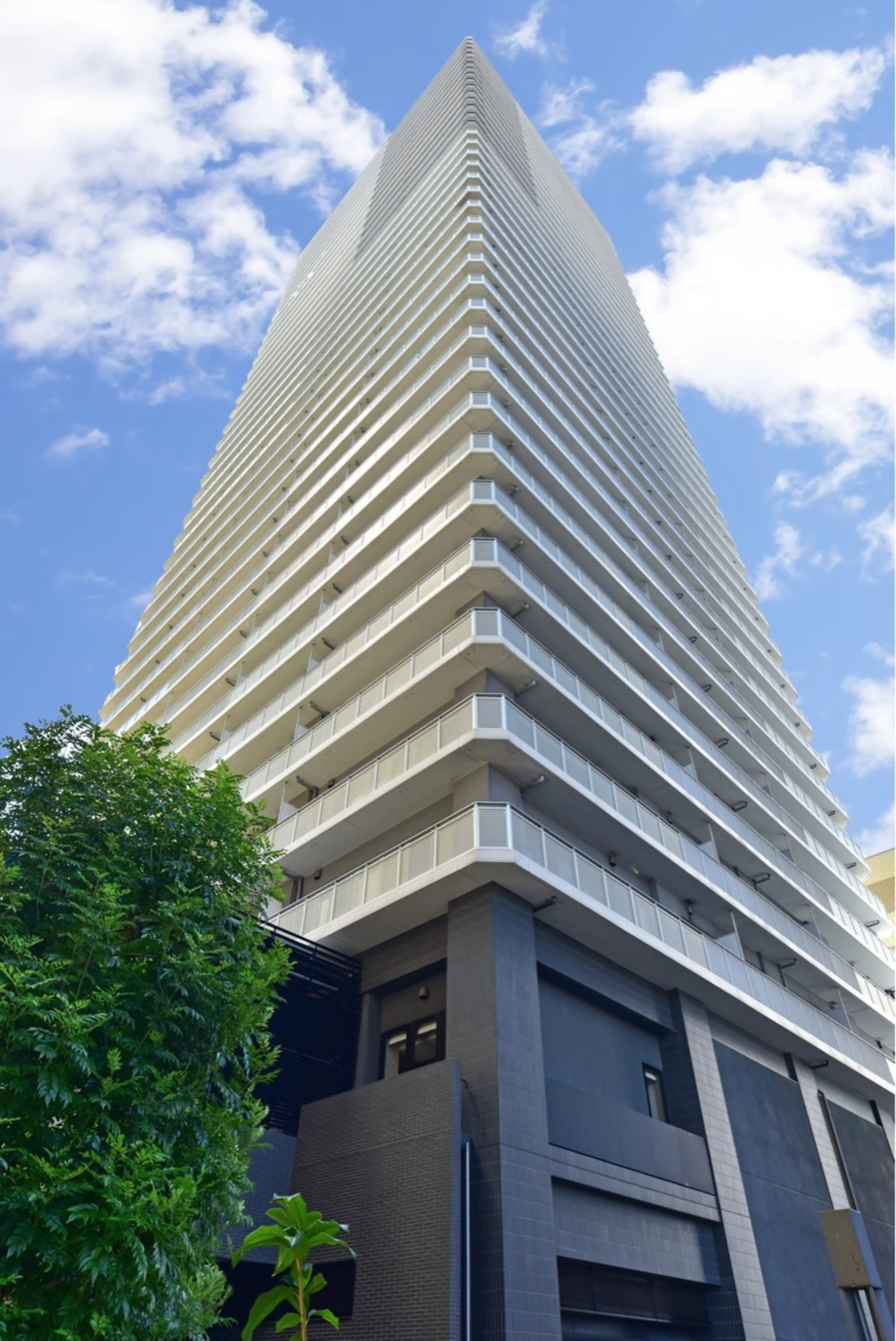 M'sアイブロウの内観・外観1