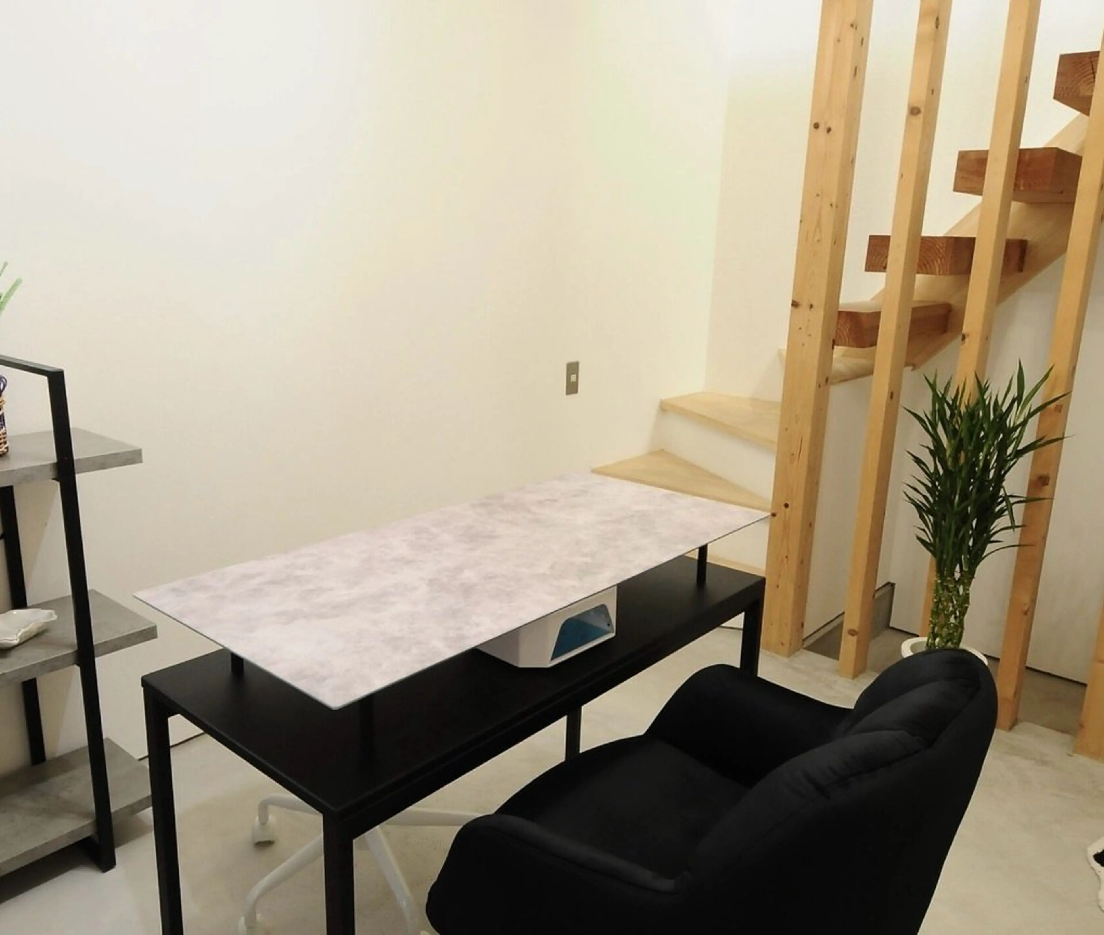 Trust nailの内観・外観1