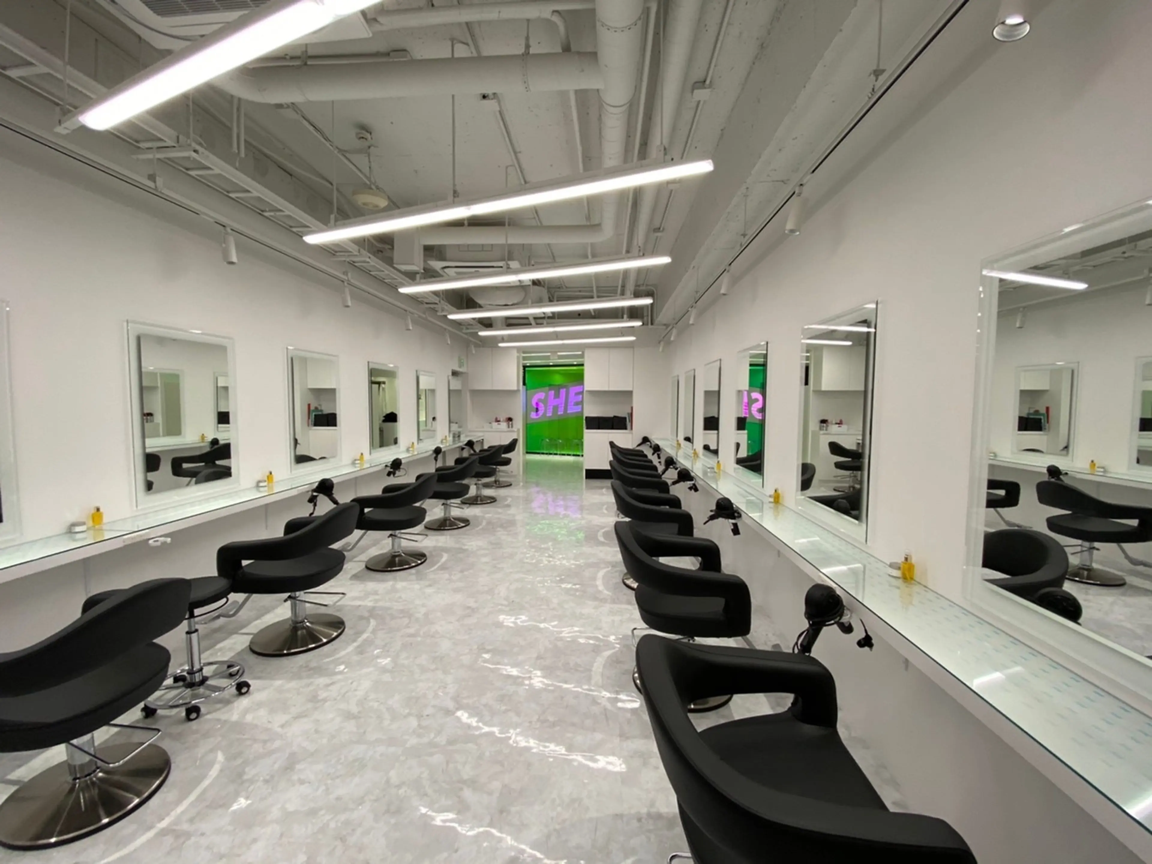ヘアサロンSHEの内観・外観2