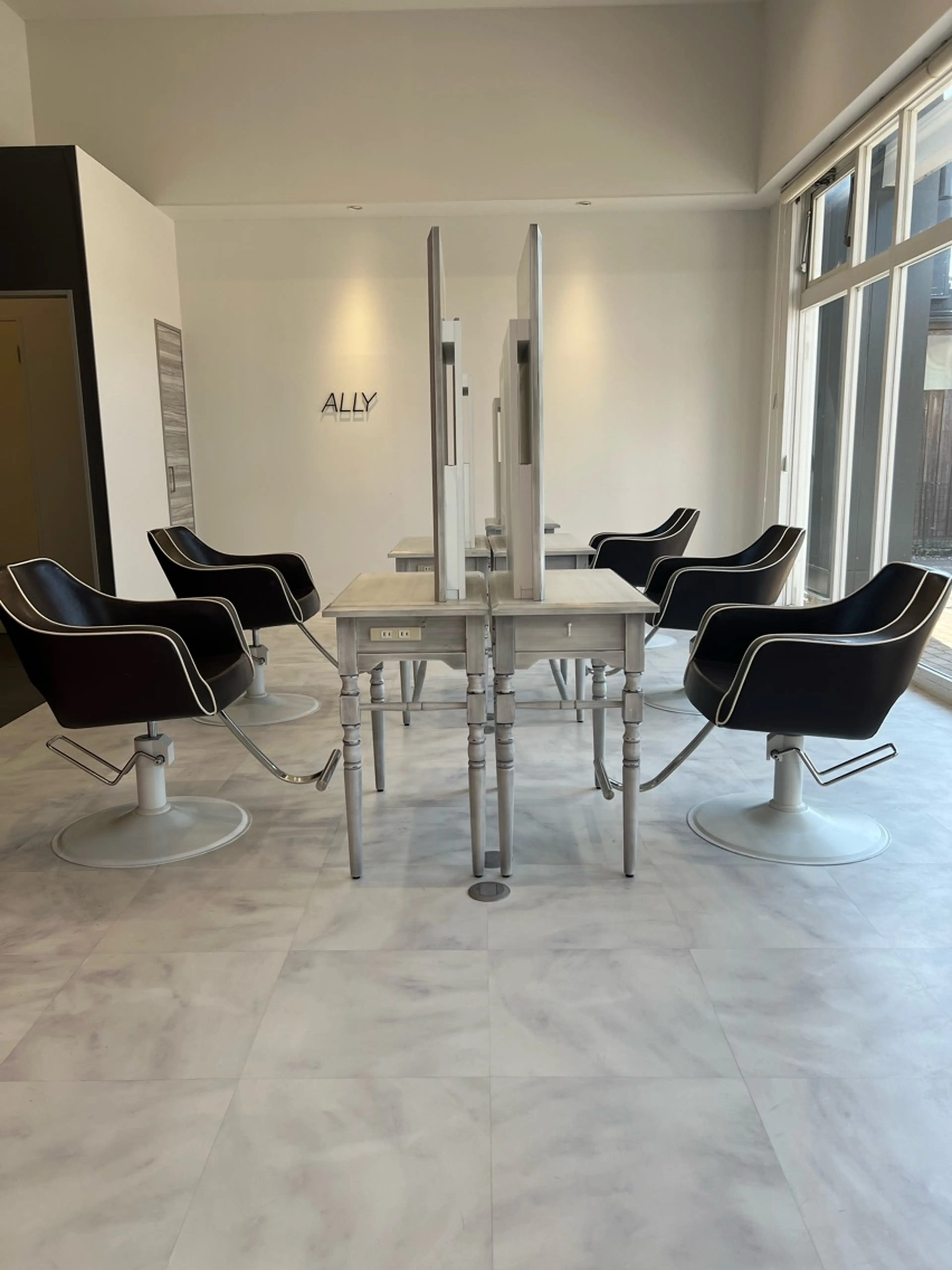 ALLYの内観・外観1