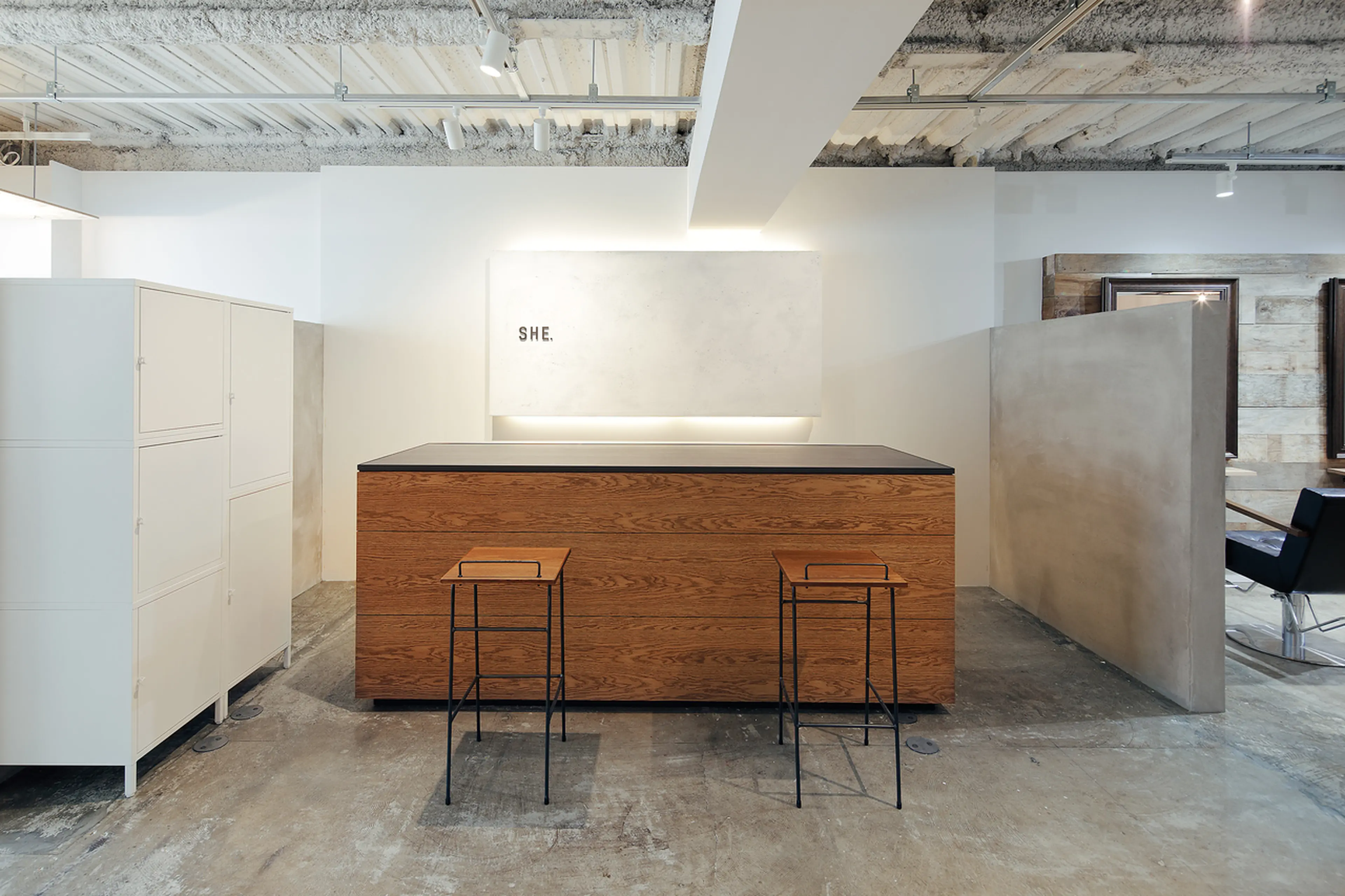 SHE. hairdesignの内観・外観1