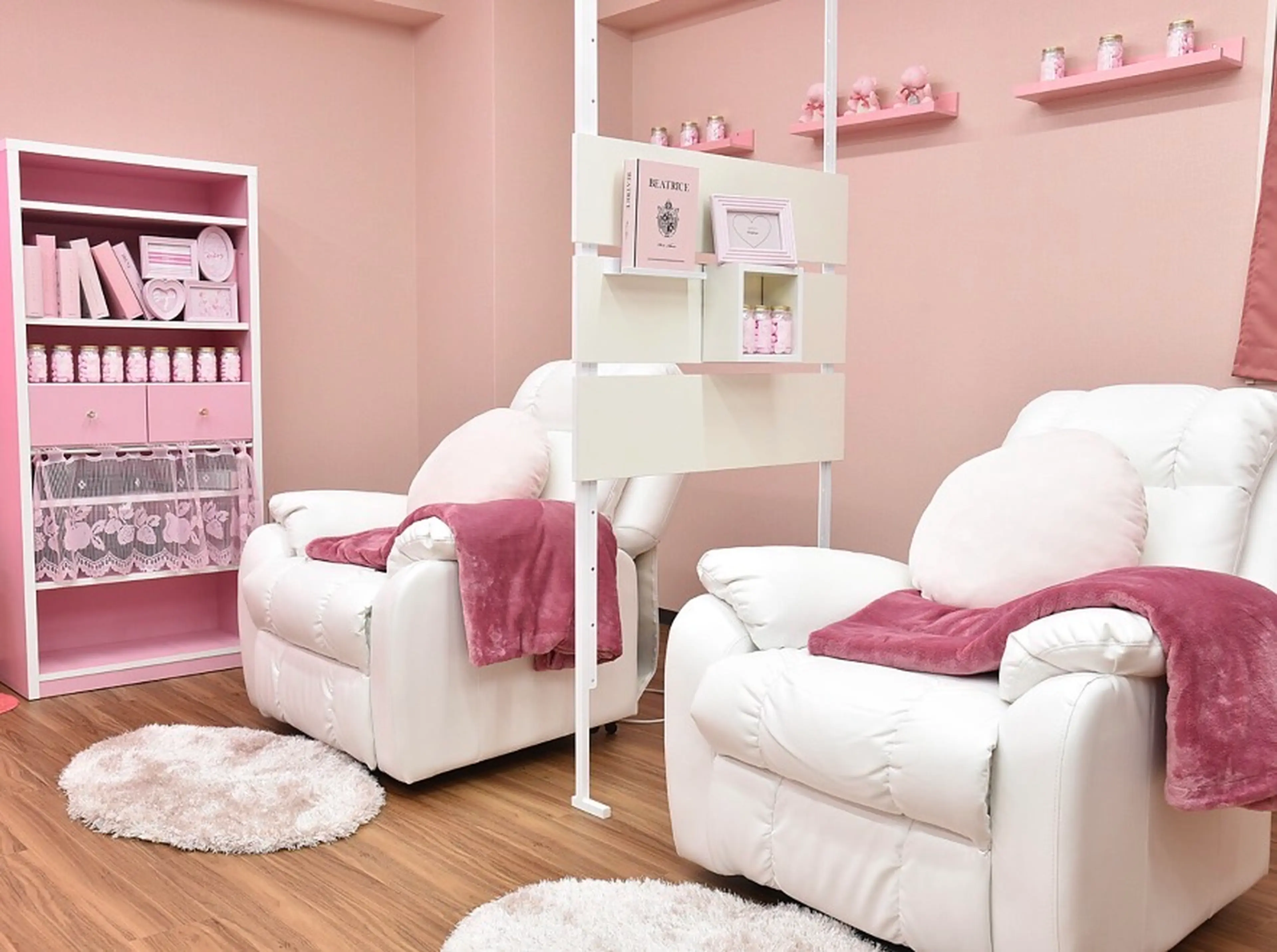 ArisLy横浜駅前店の内観・外観2