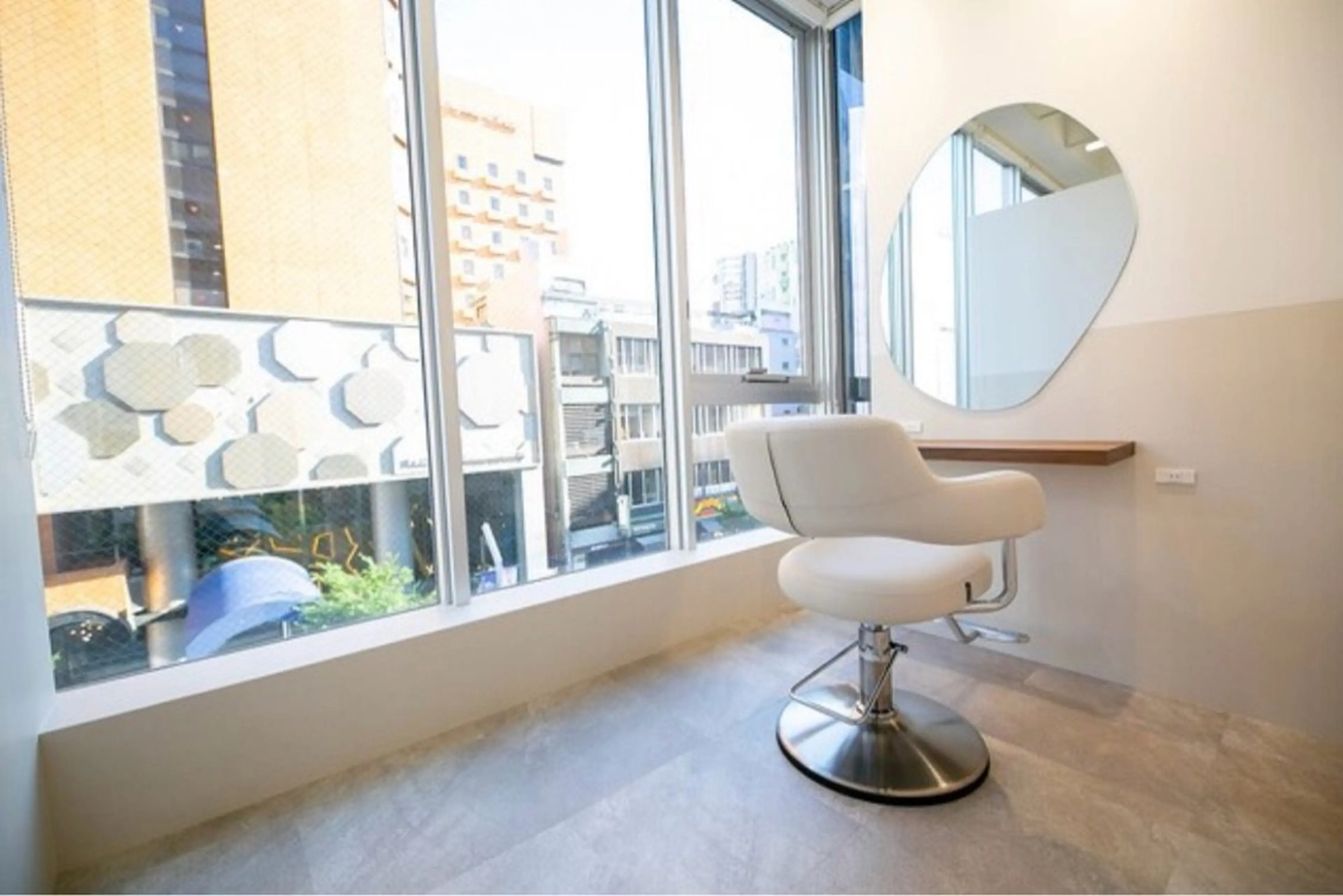 SALOWIN名古屋栄三丁目店の内観・外観2