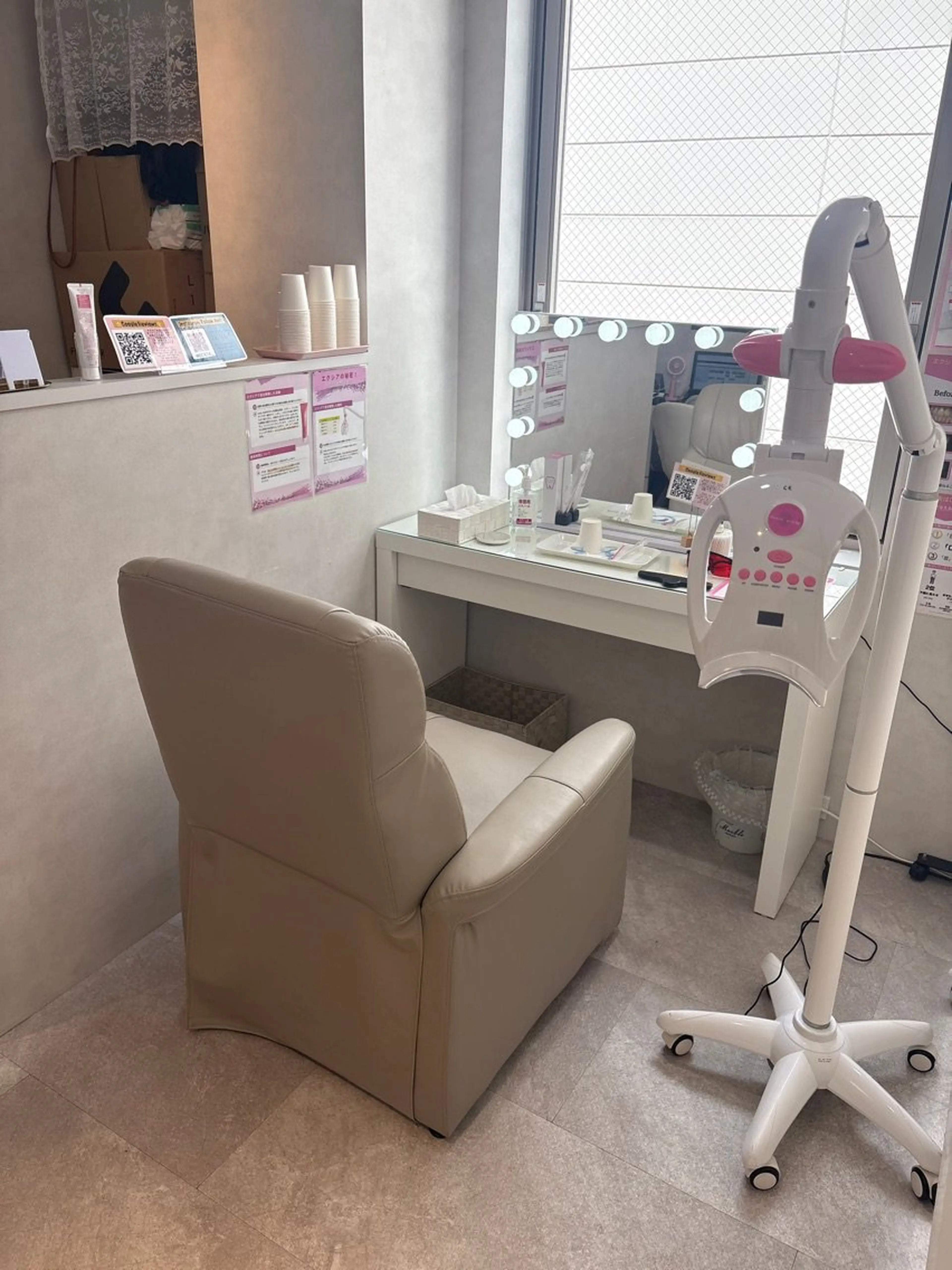 セルフホワイトニング エクシアホワイトニング立川南口店の内観・外観2