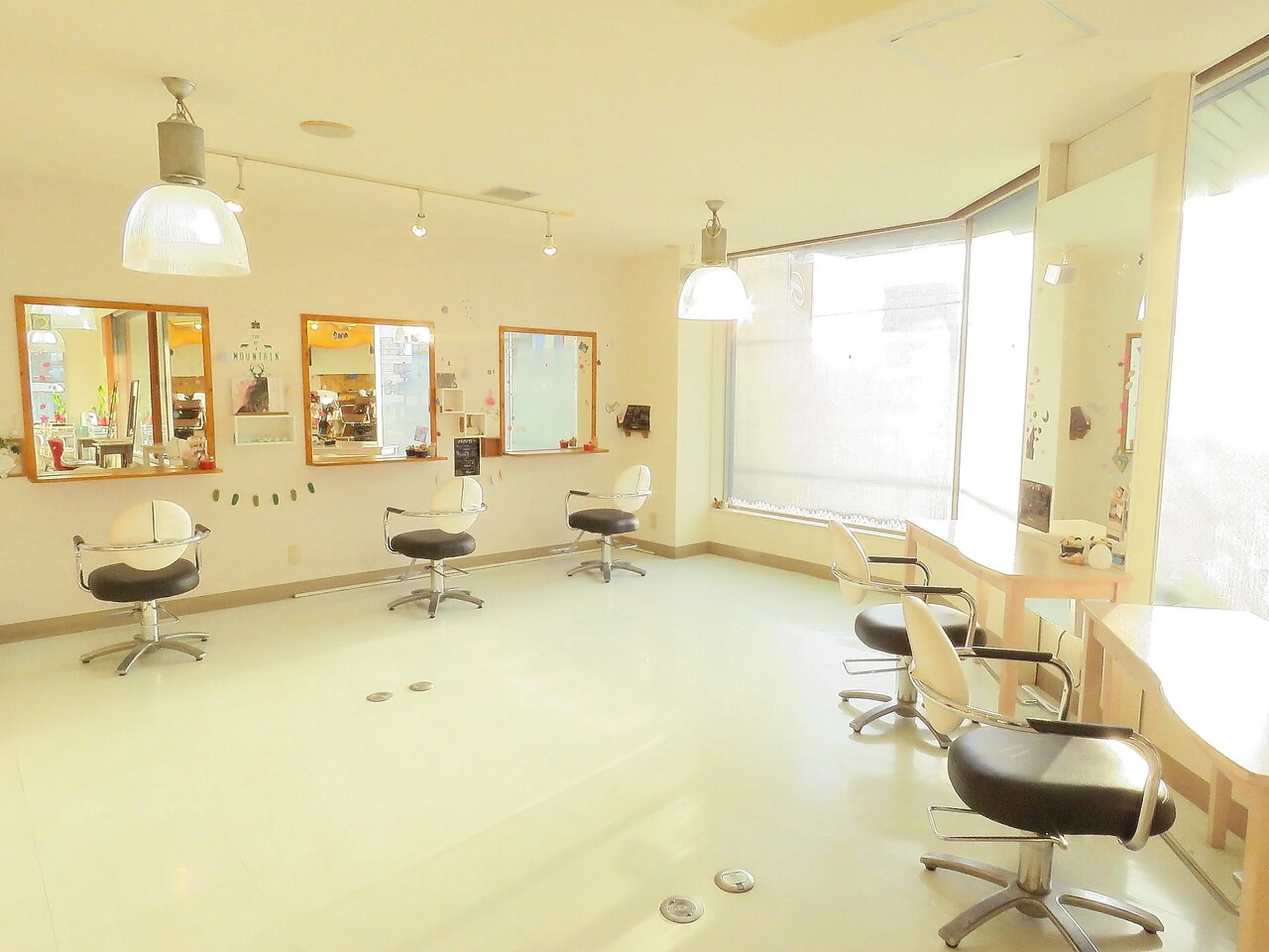 美容室リピュートの内観・外観1