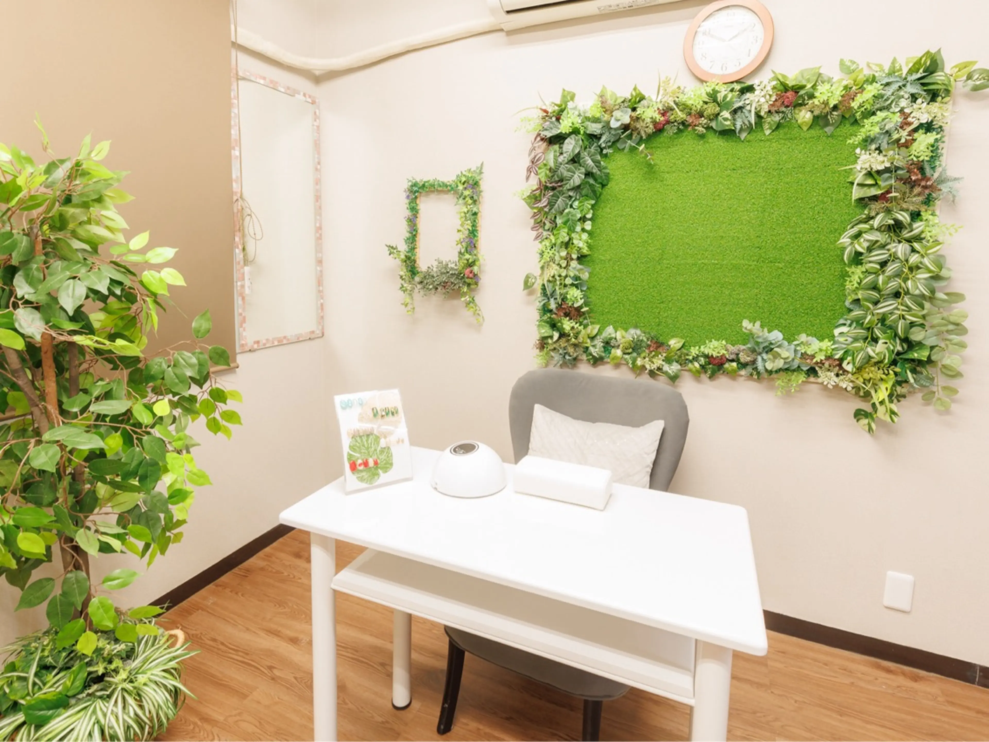 nail＆脱毛サロンHERMANAの内観・外観2