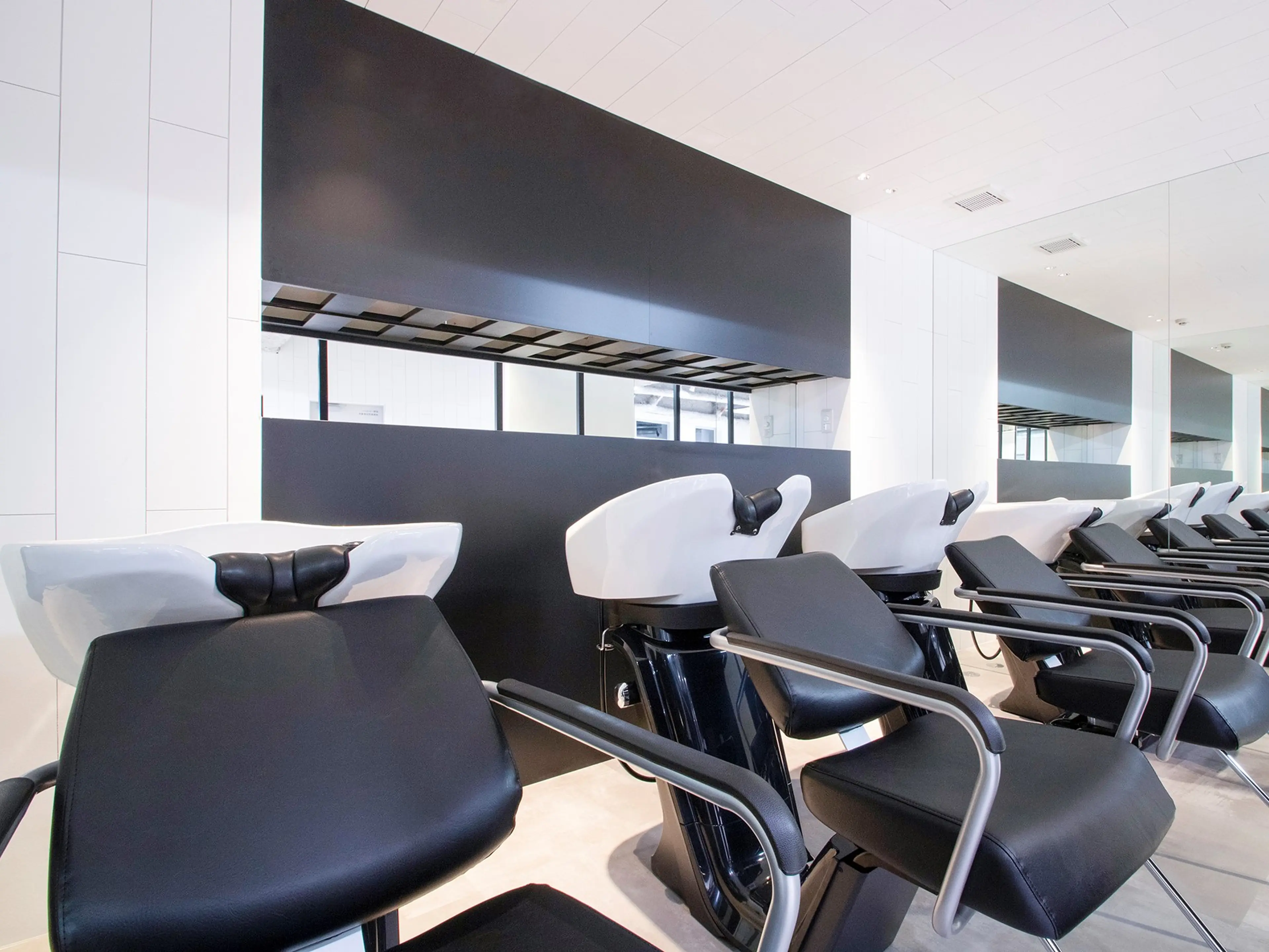 ITbyALBUM藤沢店の内観・外観1