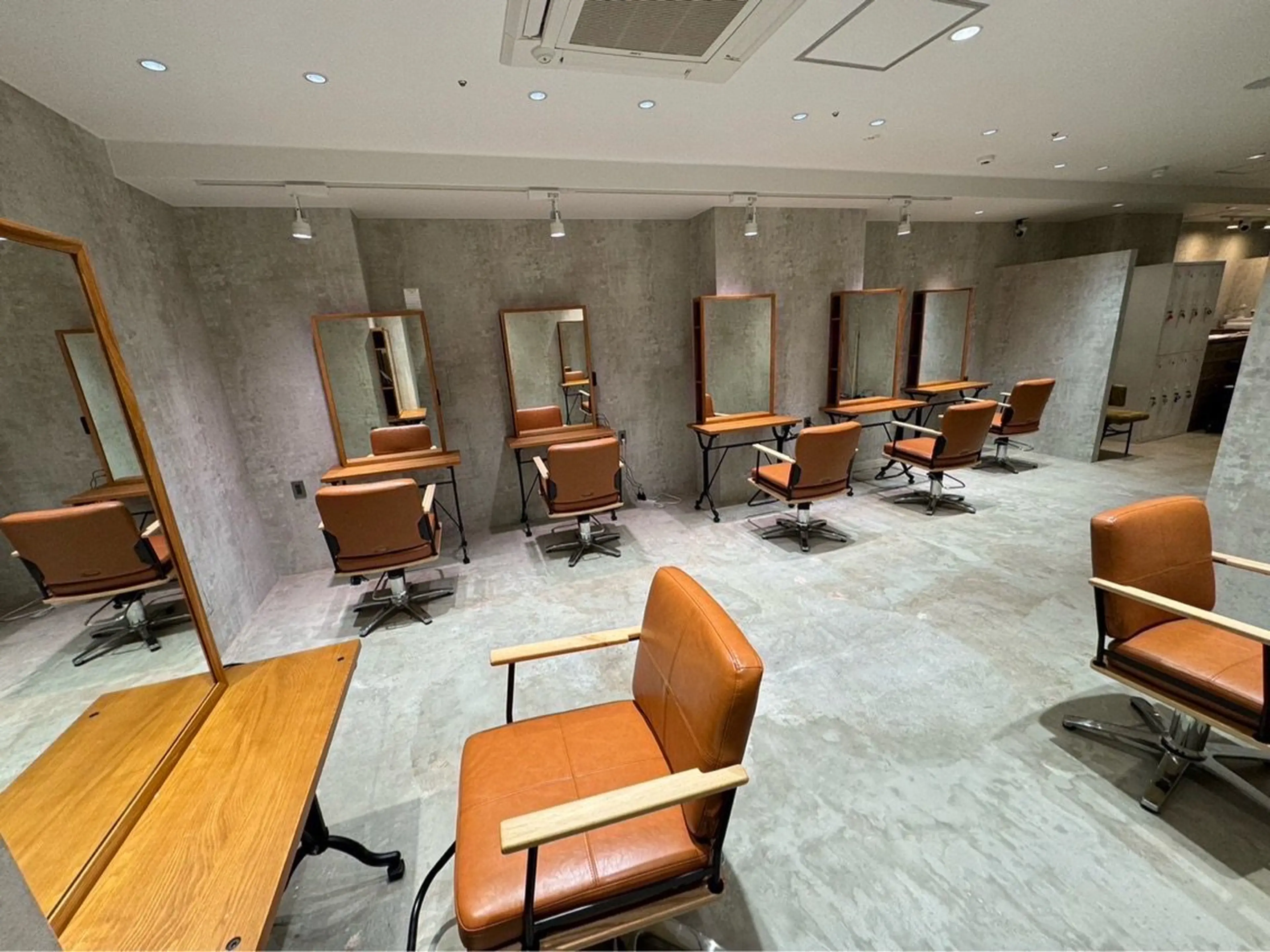 デザインカラー&髪質改善 Special OSAKA 難波店の内観・外観1