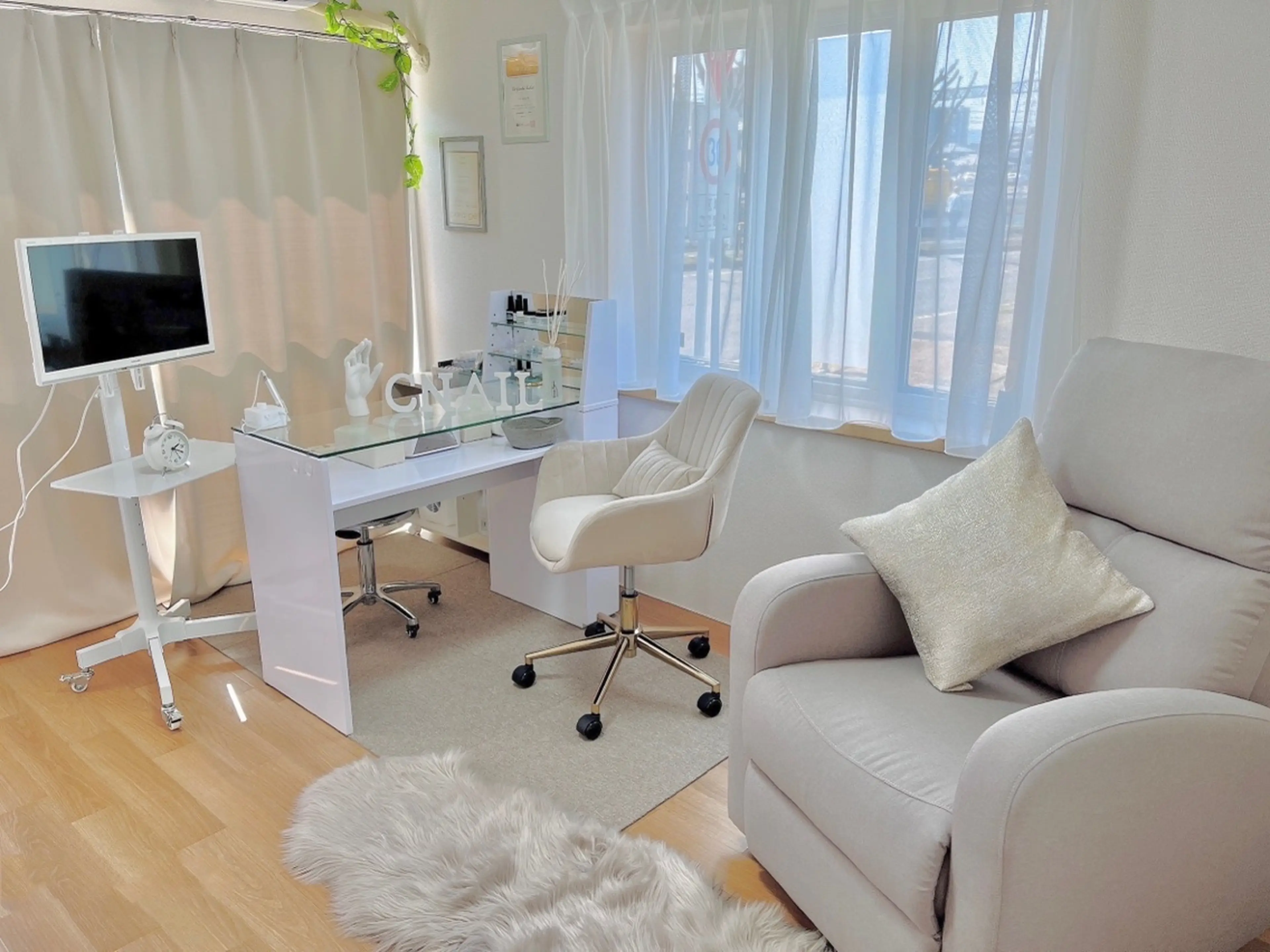 C.nailの内観・外観2