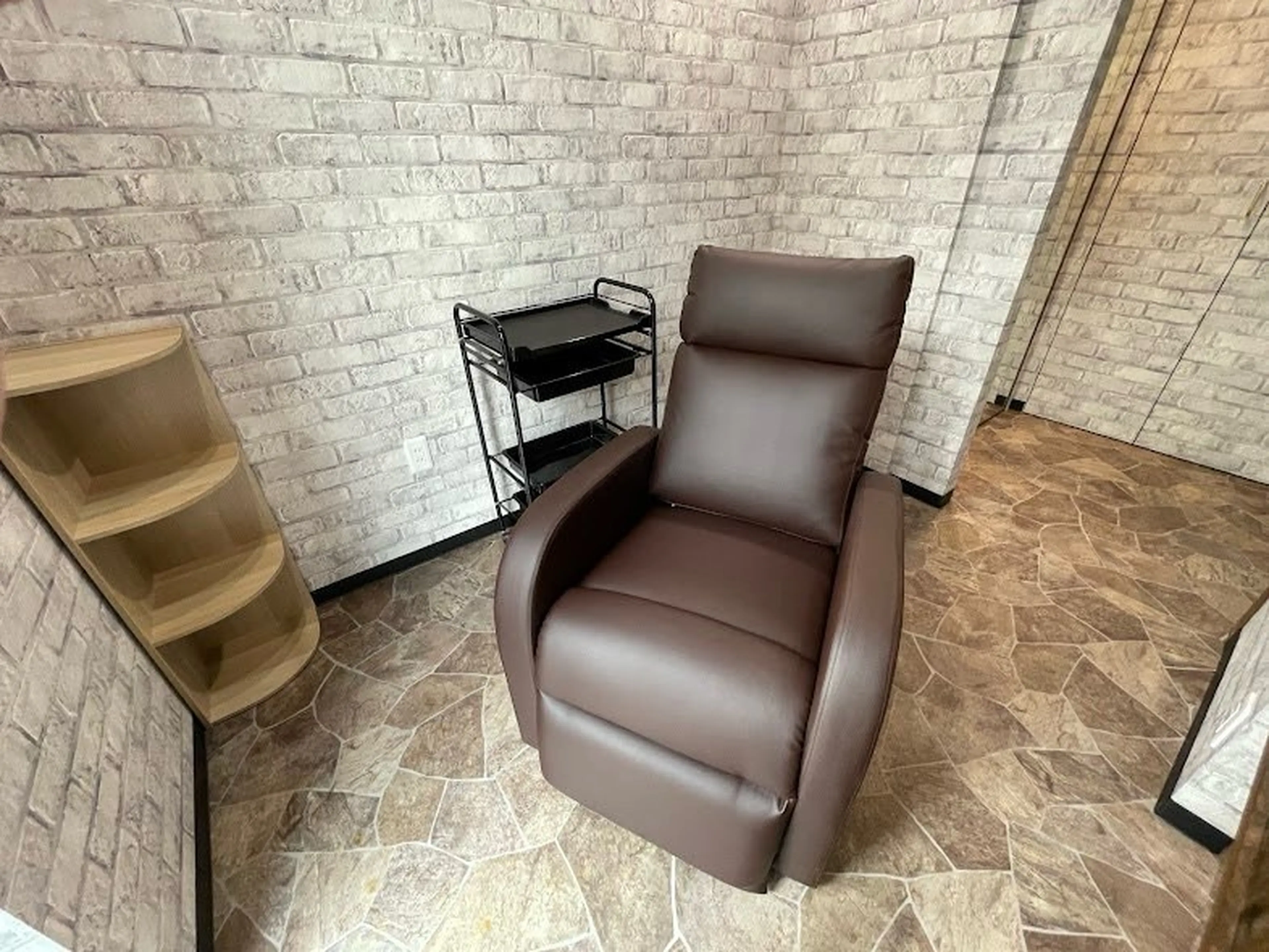 まつげパーマ&眉毛サロンCHILL EYELASH【チルアイラッシュ】浦和の内観・外観2