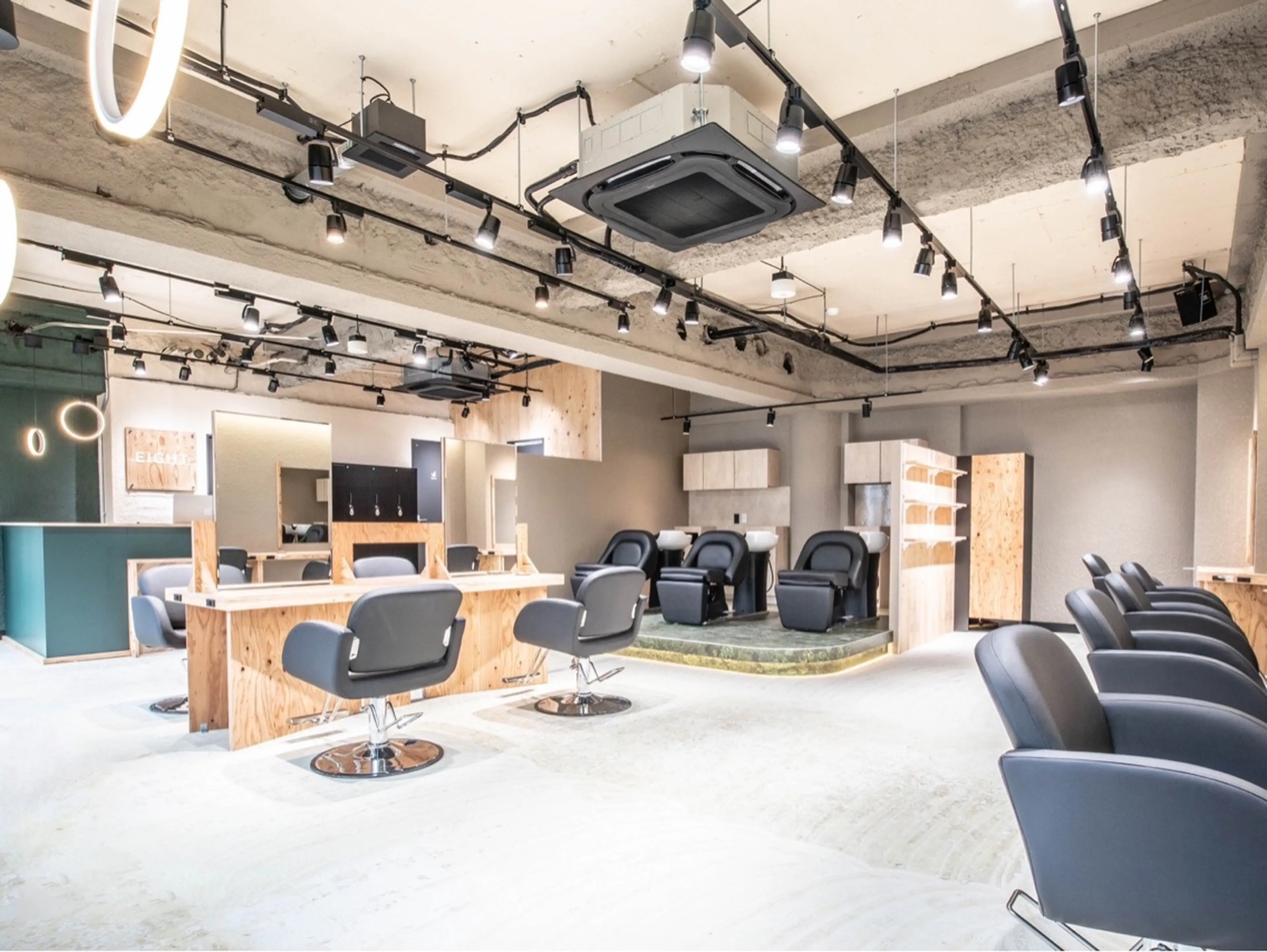 EIGHT 難波店の内観・外観2