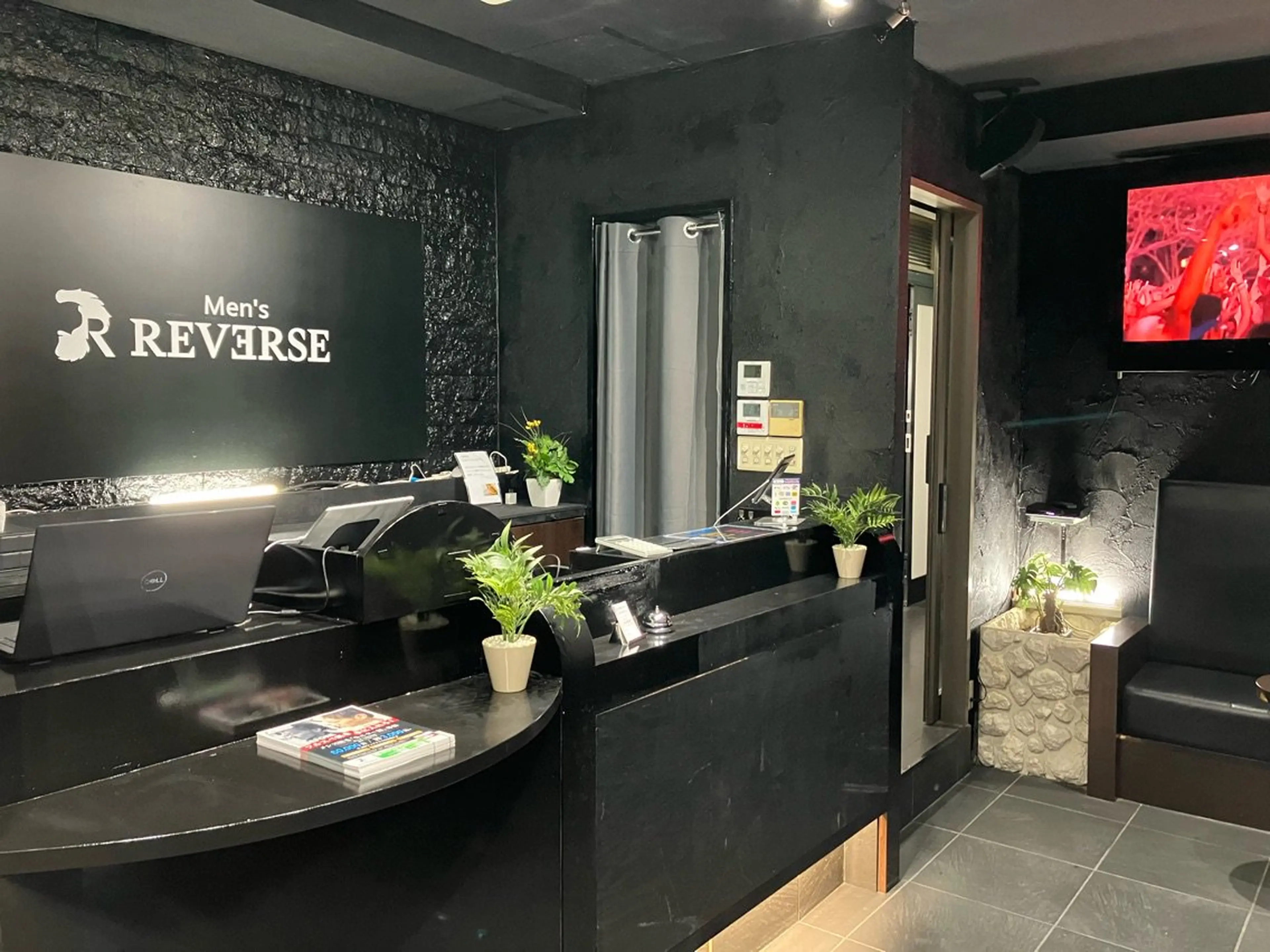 Men's REVERSE 町田店の内観・外観1