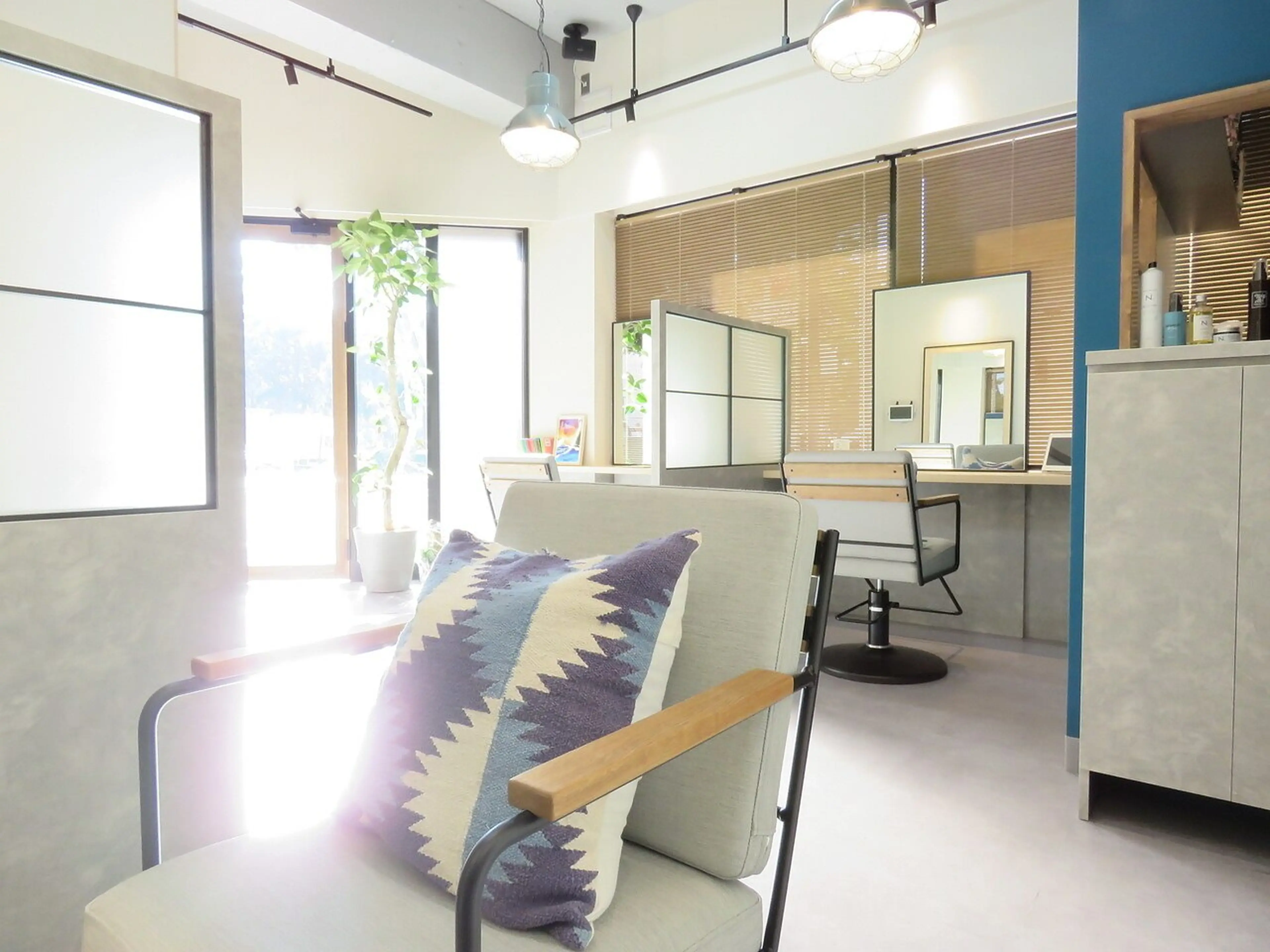 RINOSHORES YOKOHAMA.日本大通り店の内観・外観1