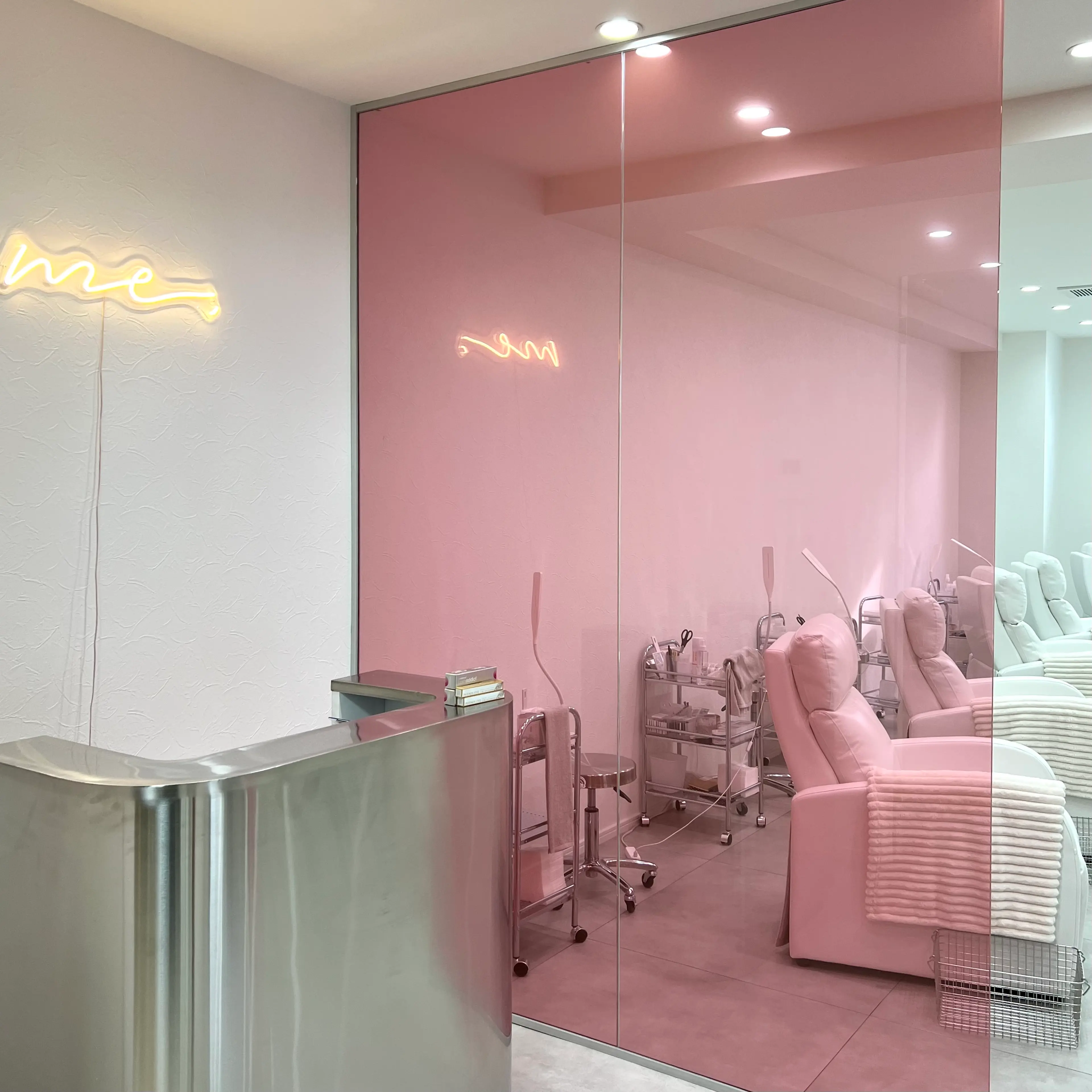 eyelashsalon me. 大宮一の宮通り店の内観・外観2