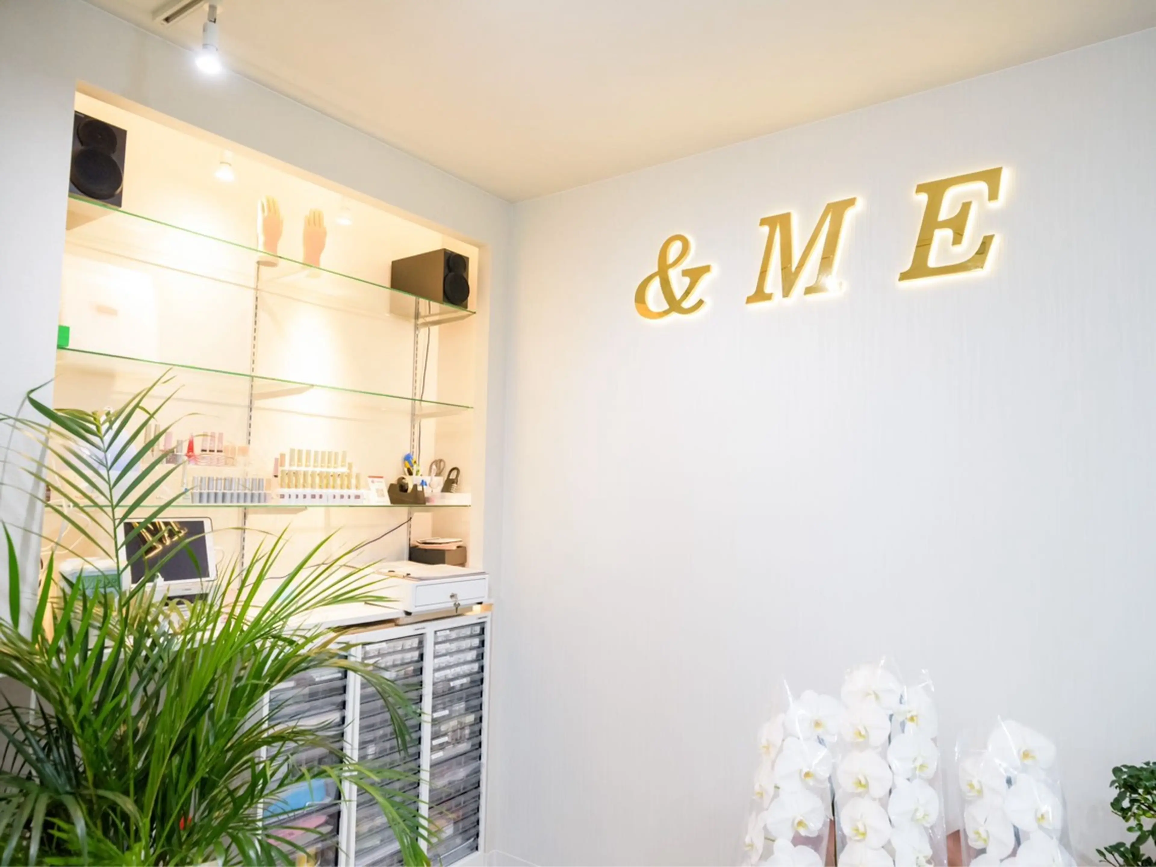 ＆MEネイルサロン 横浜西口店の内観・外観1