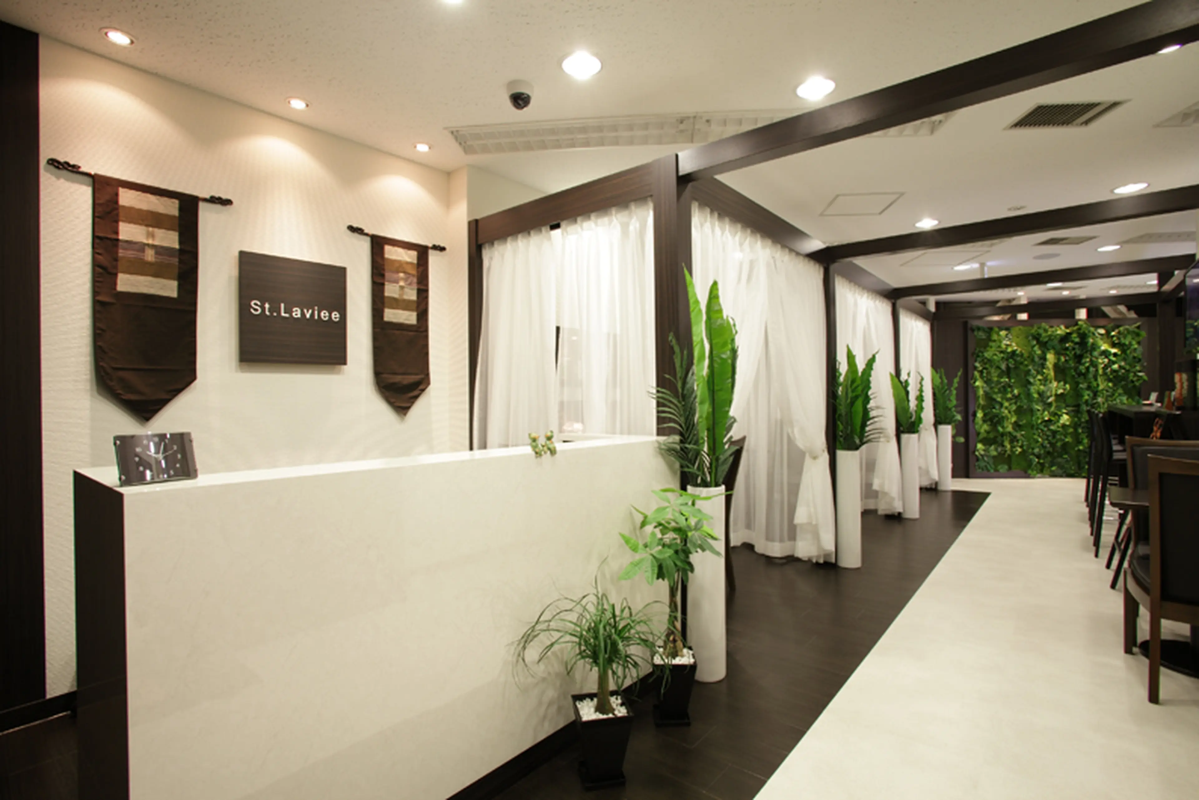 セントラヴィ横浜東口店の内観・外観1