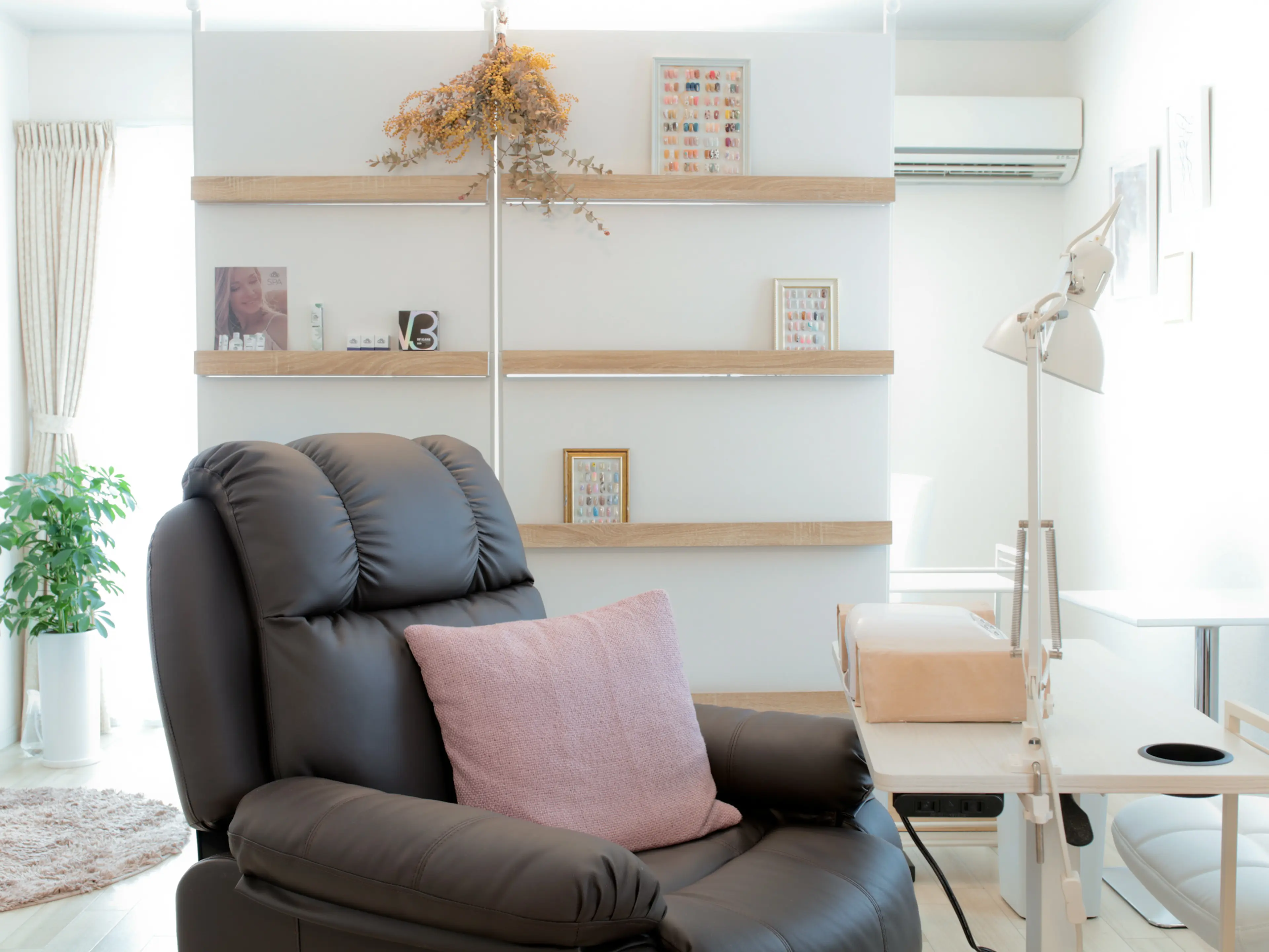 ビビネイルの内観・外観1