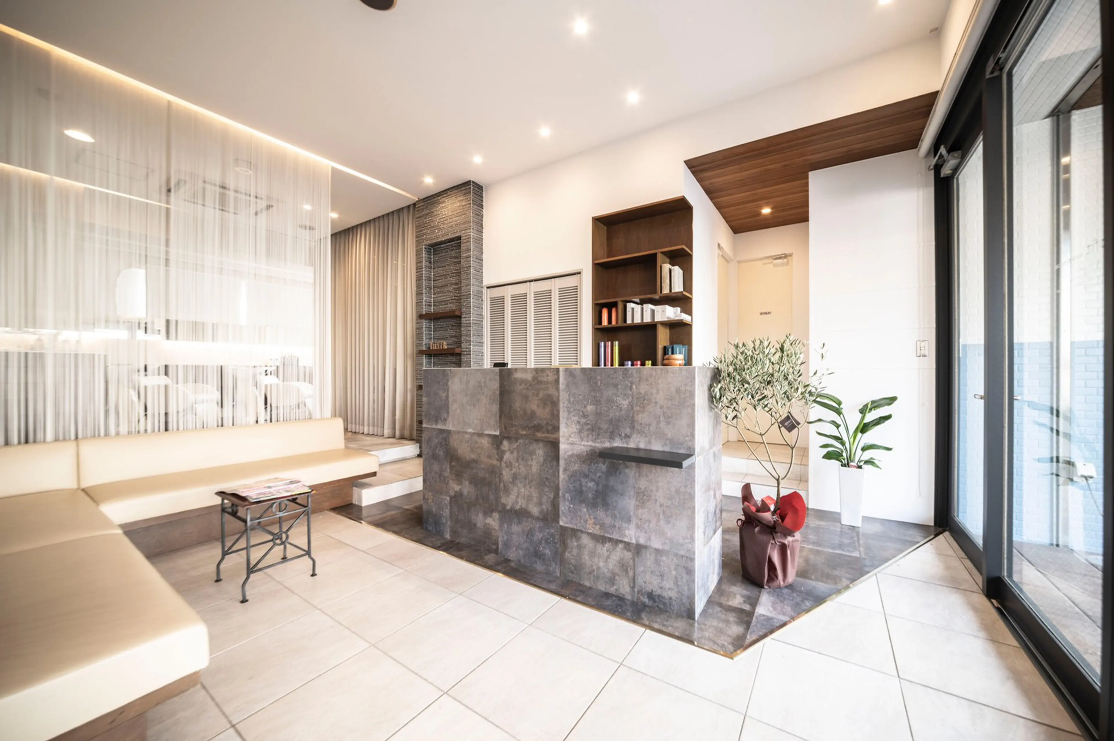 ラフィット下大利店(lafit)の内観・外観2