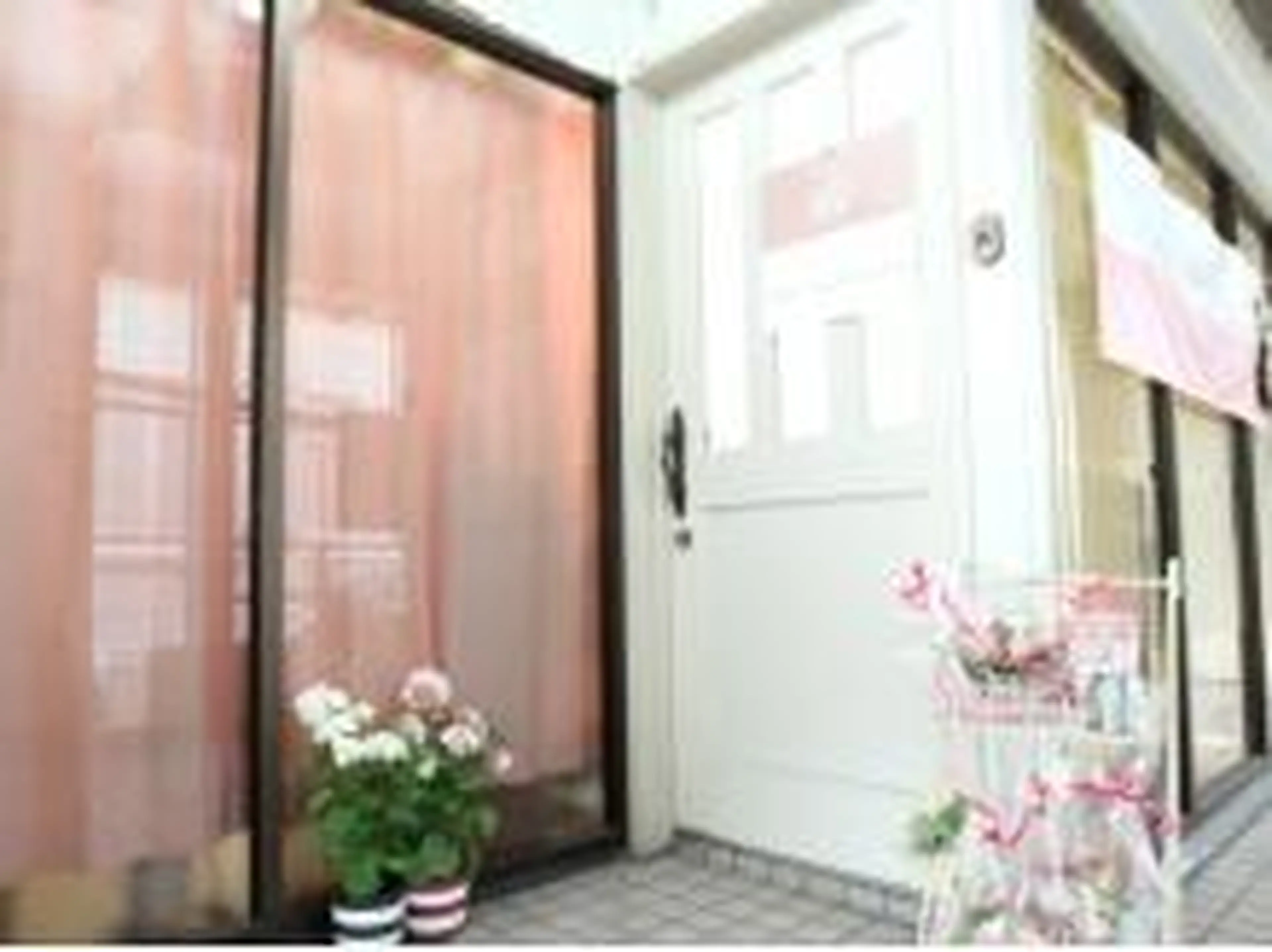 メナードフェイシャルサロン八戸ノ里駅前店の内観・外観1