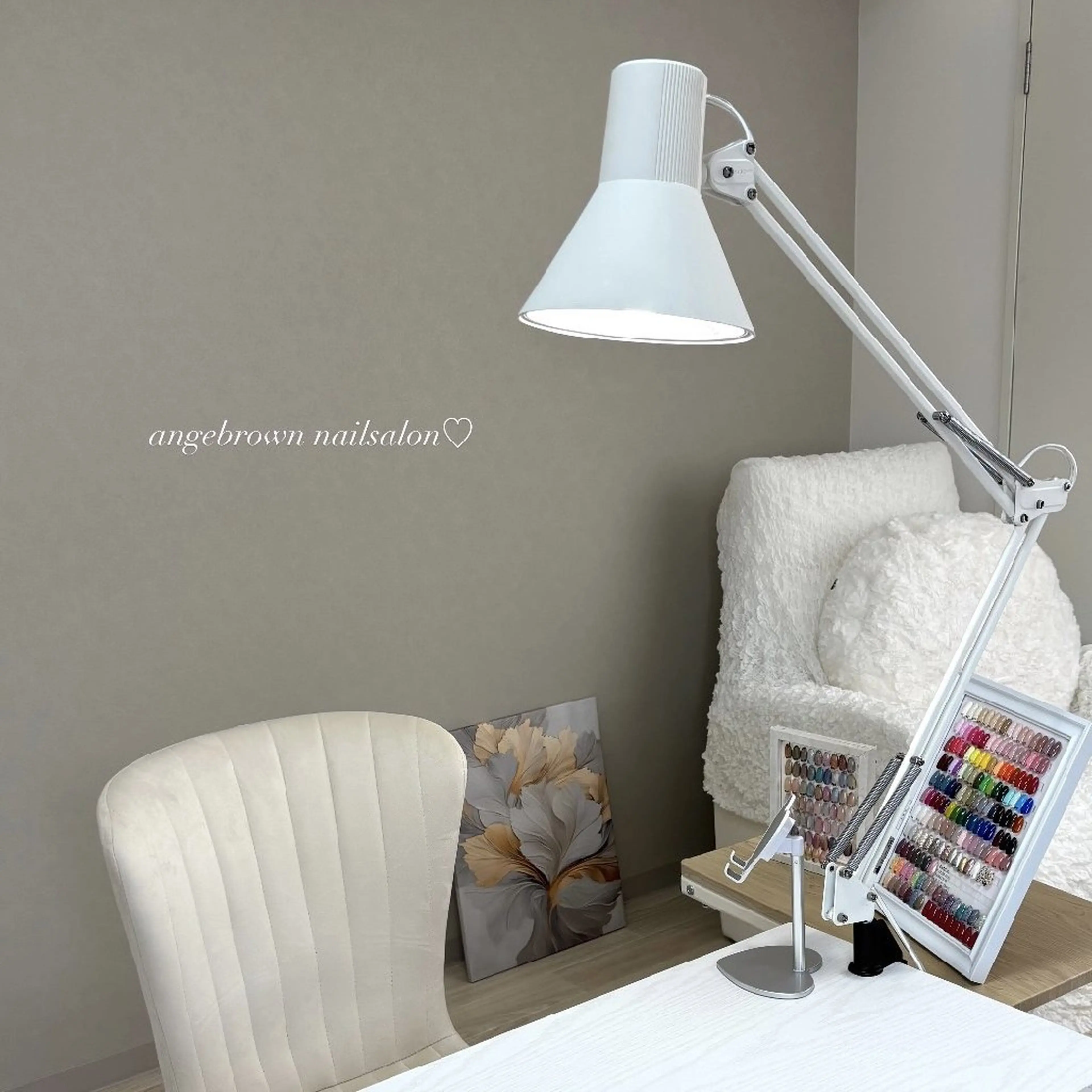 ネイルサロンアンジュブラウンの内観・外観1