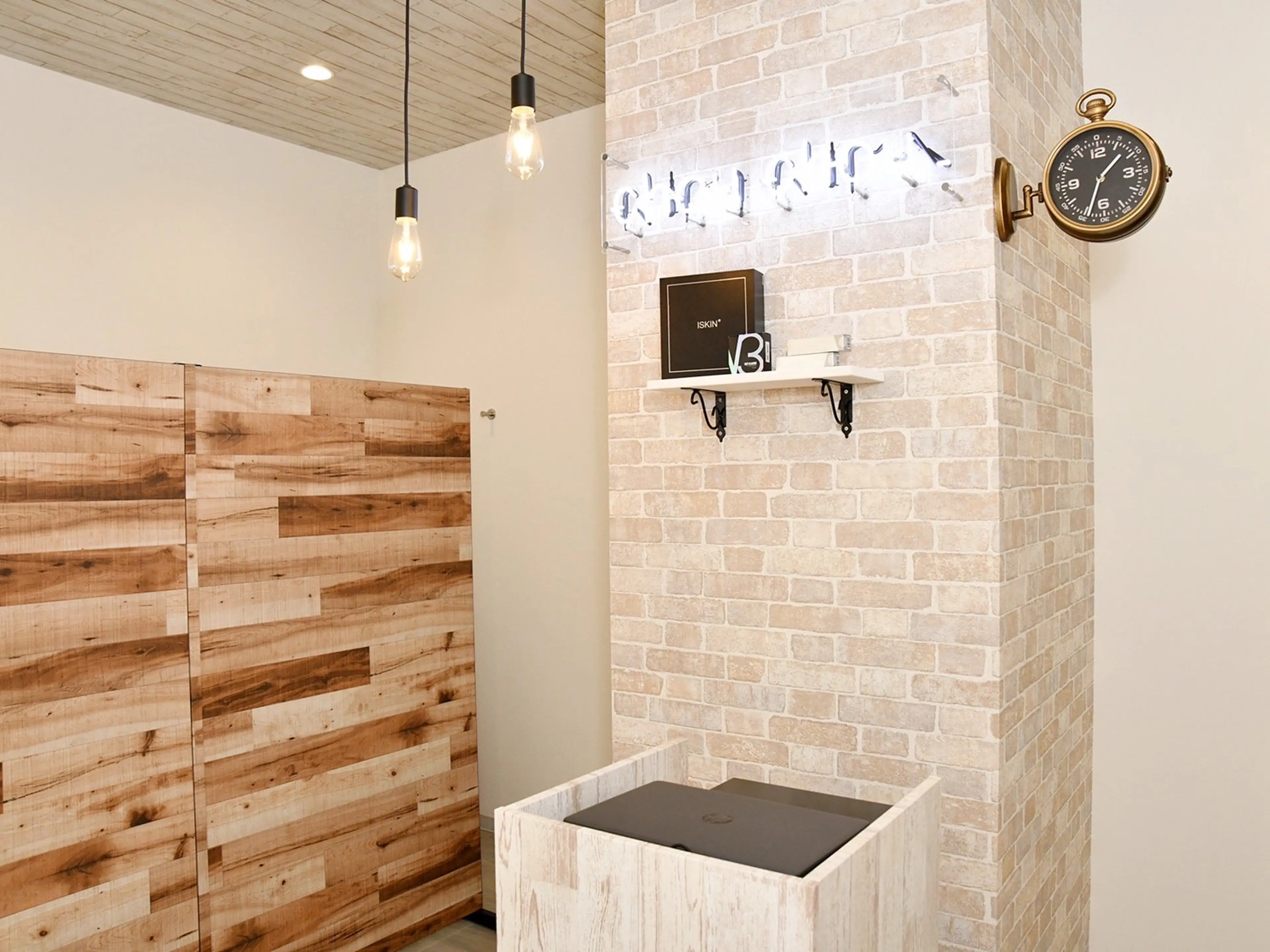 chouchou.eyelash東口店【シュシュ ドット アイラッシュ】の内観・外観1