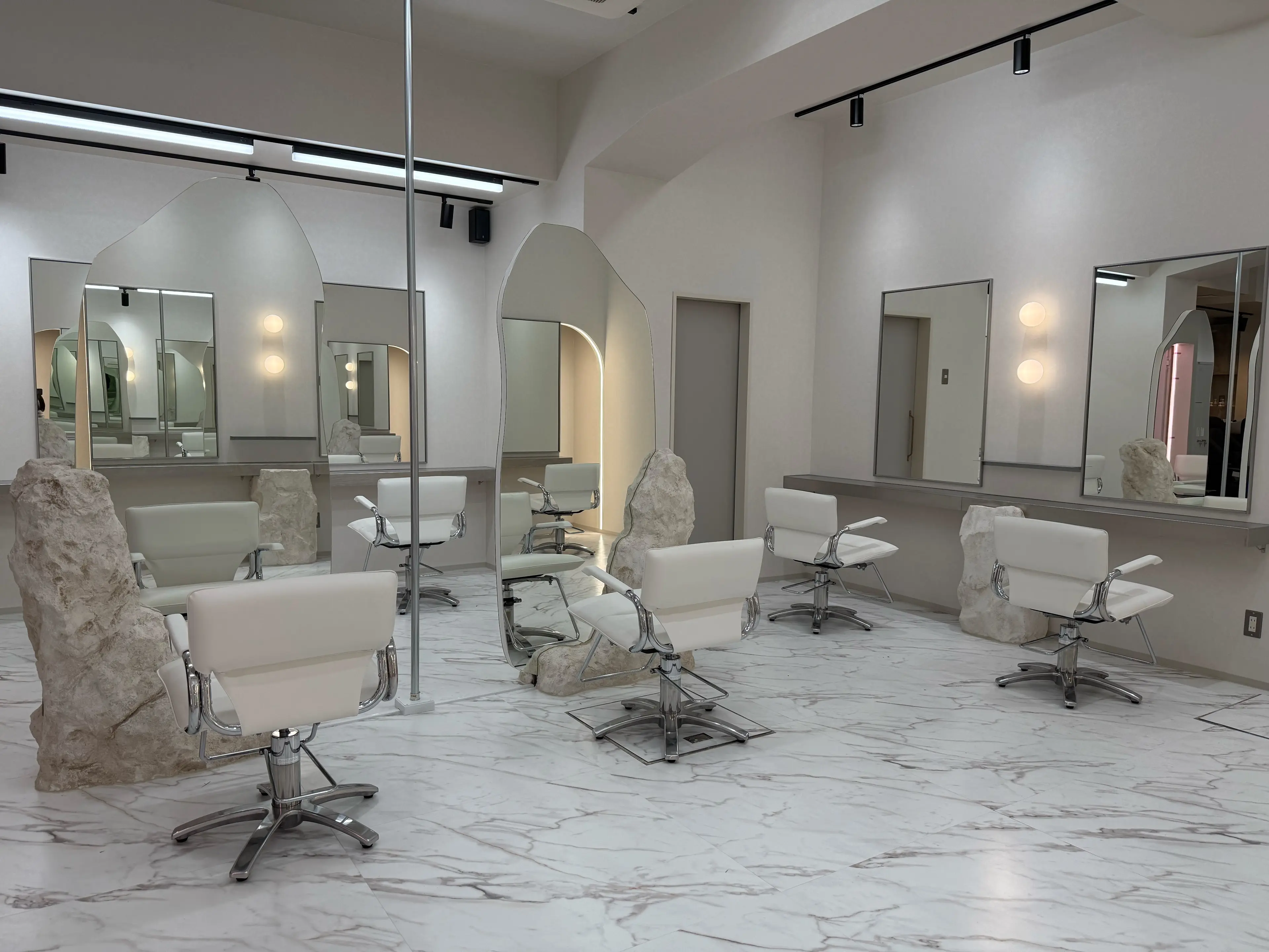 ioe 表参道の内観・外観1