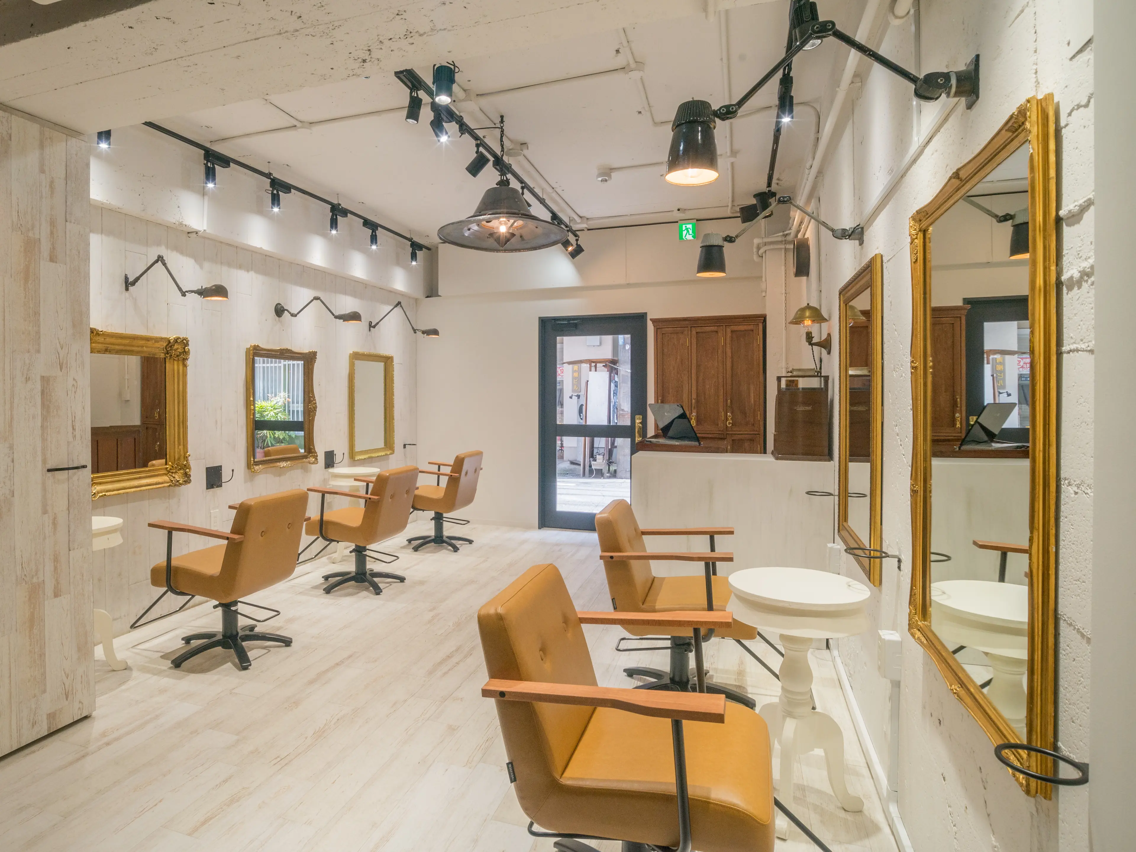 re viewの内観・外観2