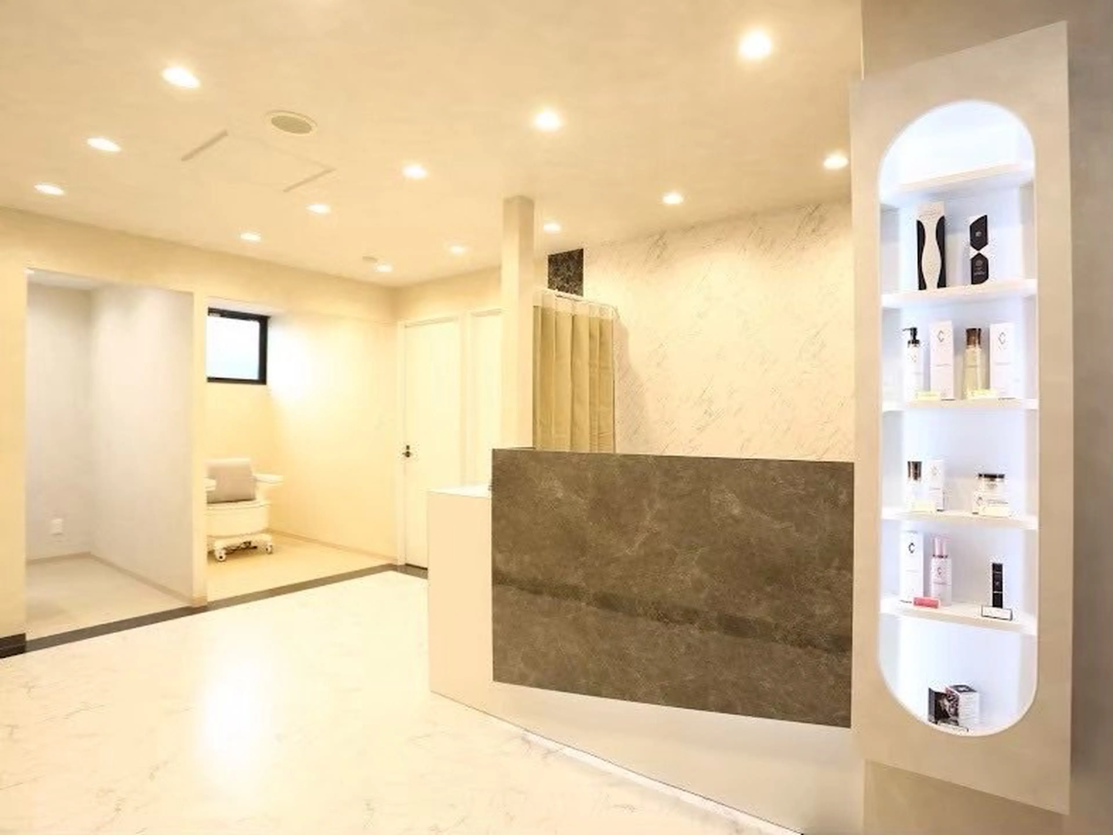 エステティックサロンECOMの内観・外観1