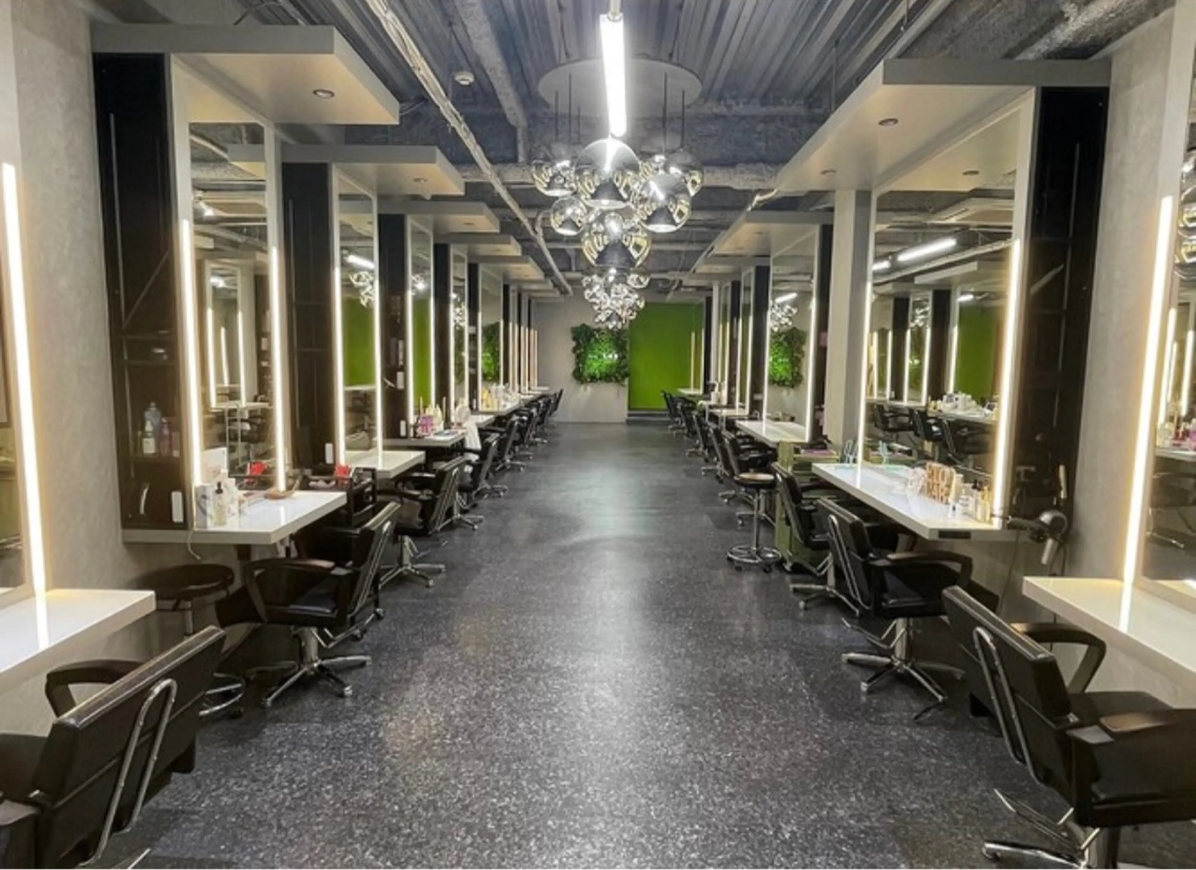 212.LABの内観・外観1