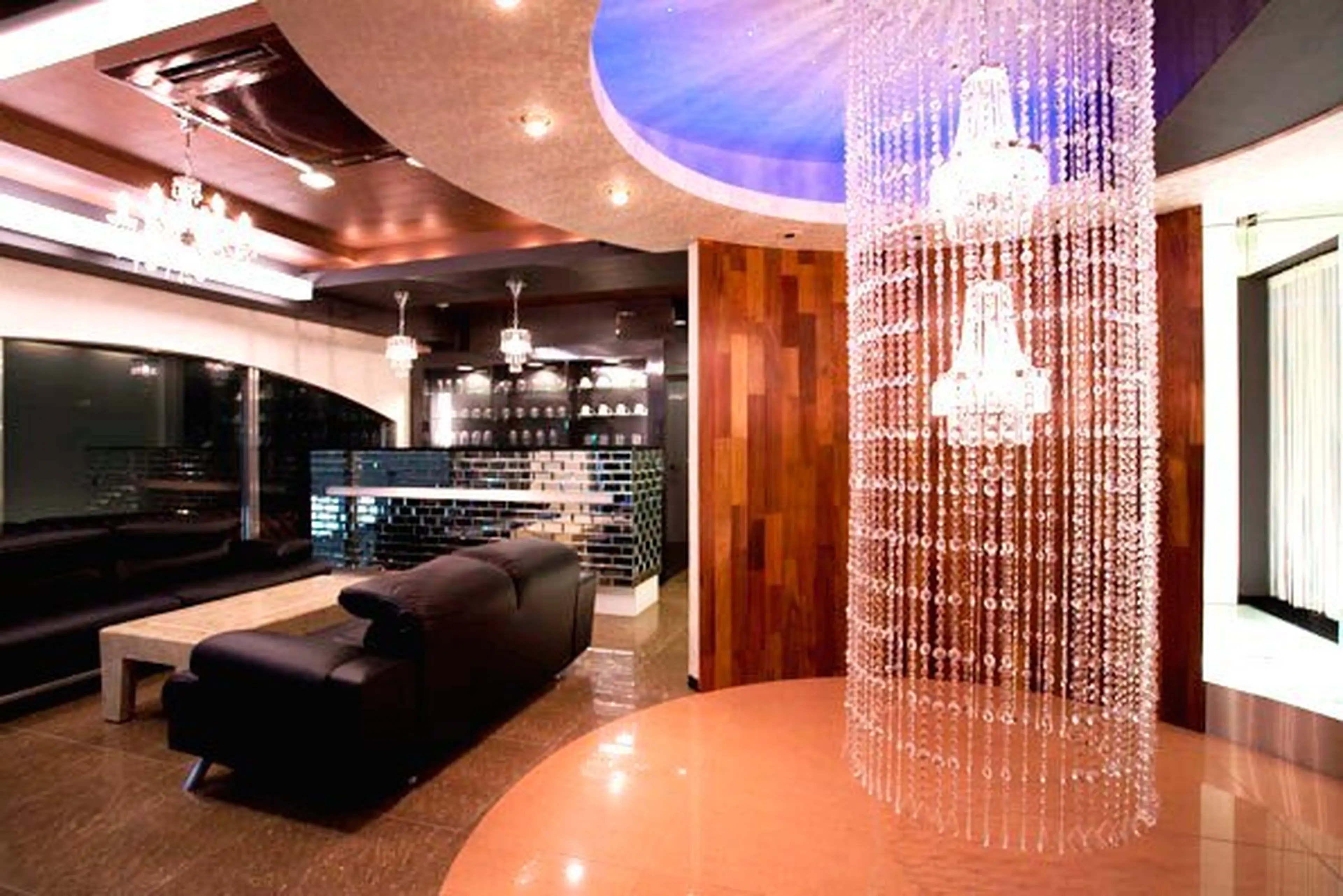 QUALIS赤塚店の内観・外観2