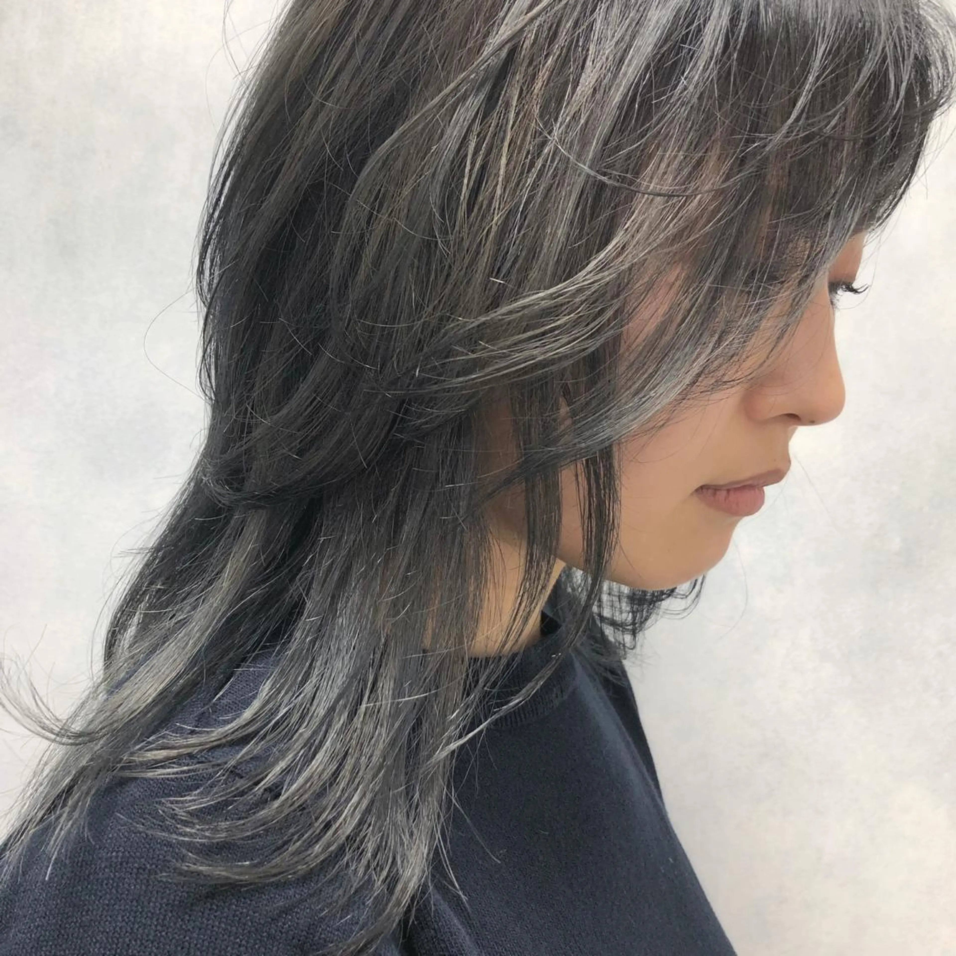 セミロング カラー アディクシーカラー アッシュ ブリーチ ORIKA 美容室のヘアスタイル