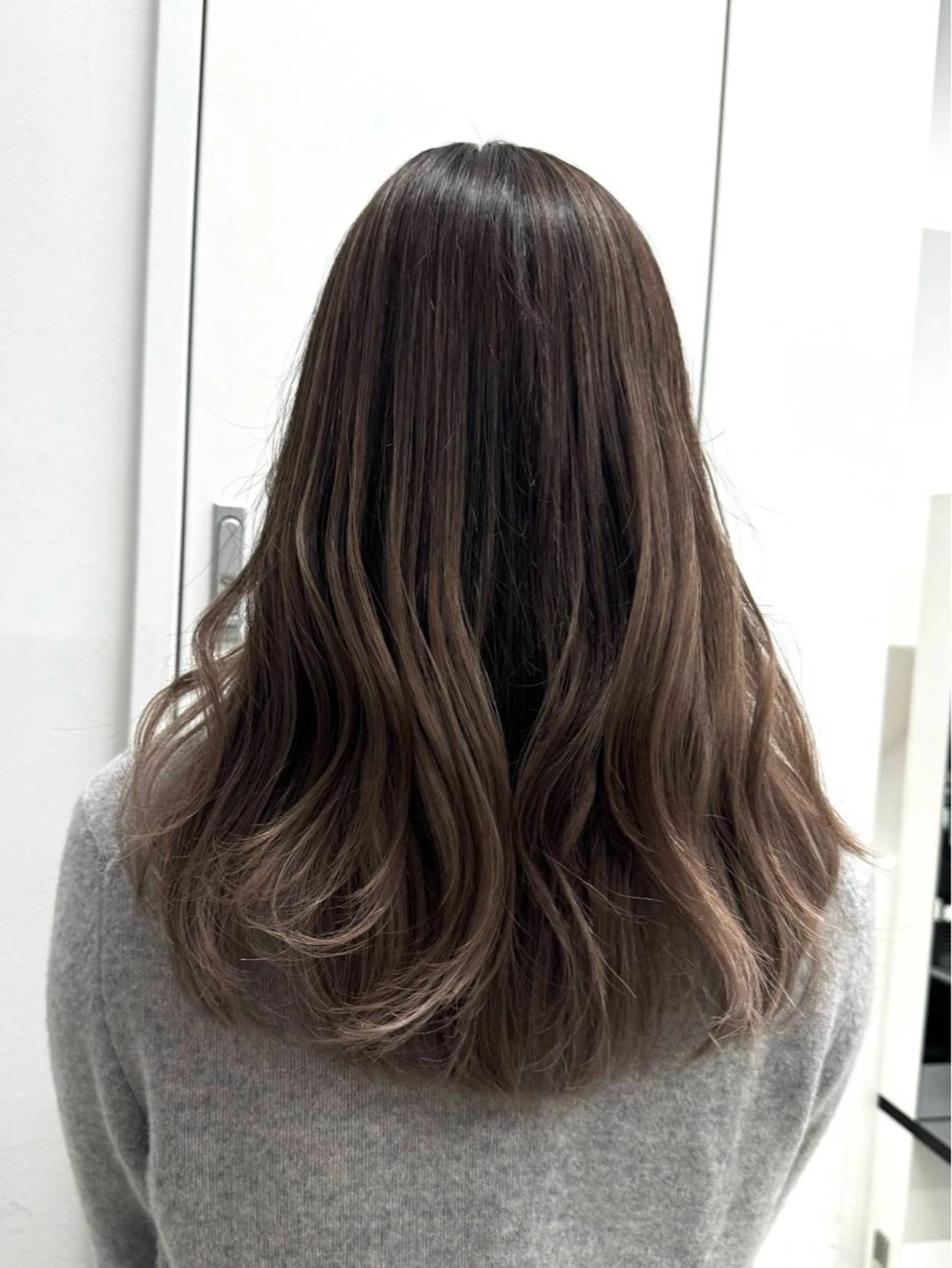 ミディアム カット ヘアカラー トリートメント Cielo by Siestaのヘアスタイル