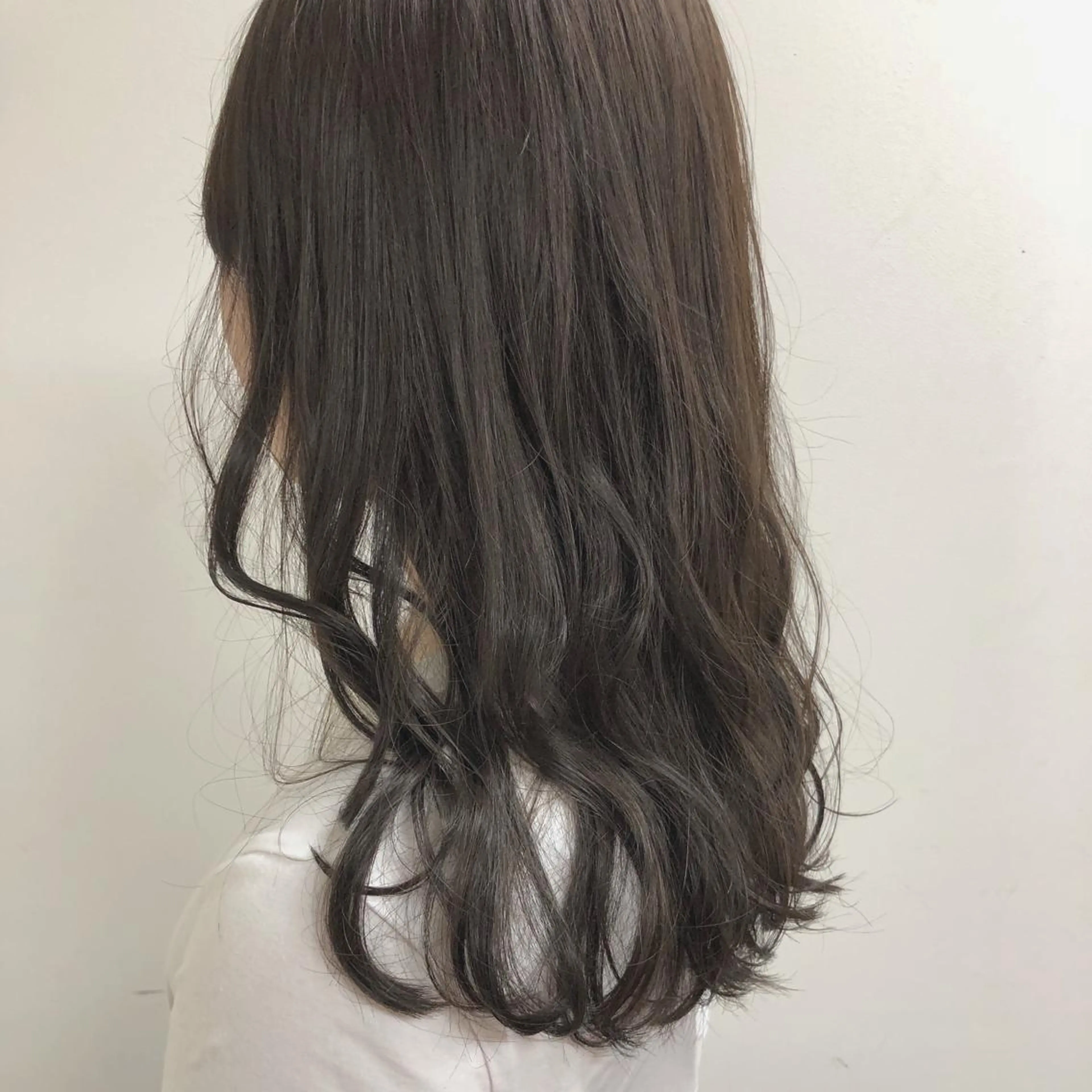 セミロング カラー パーマ アライフ所属・牧田 真衣のヘアスタイル