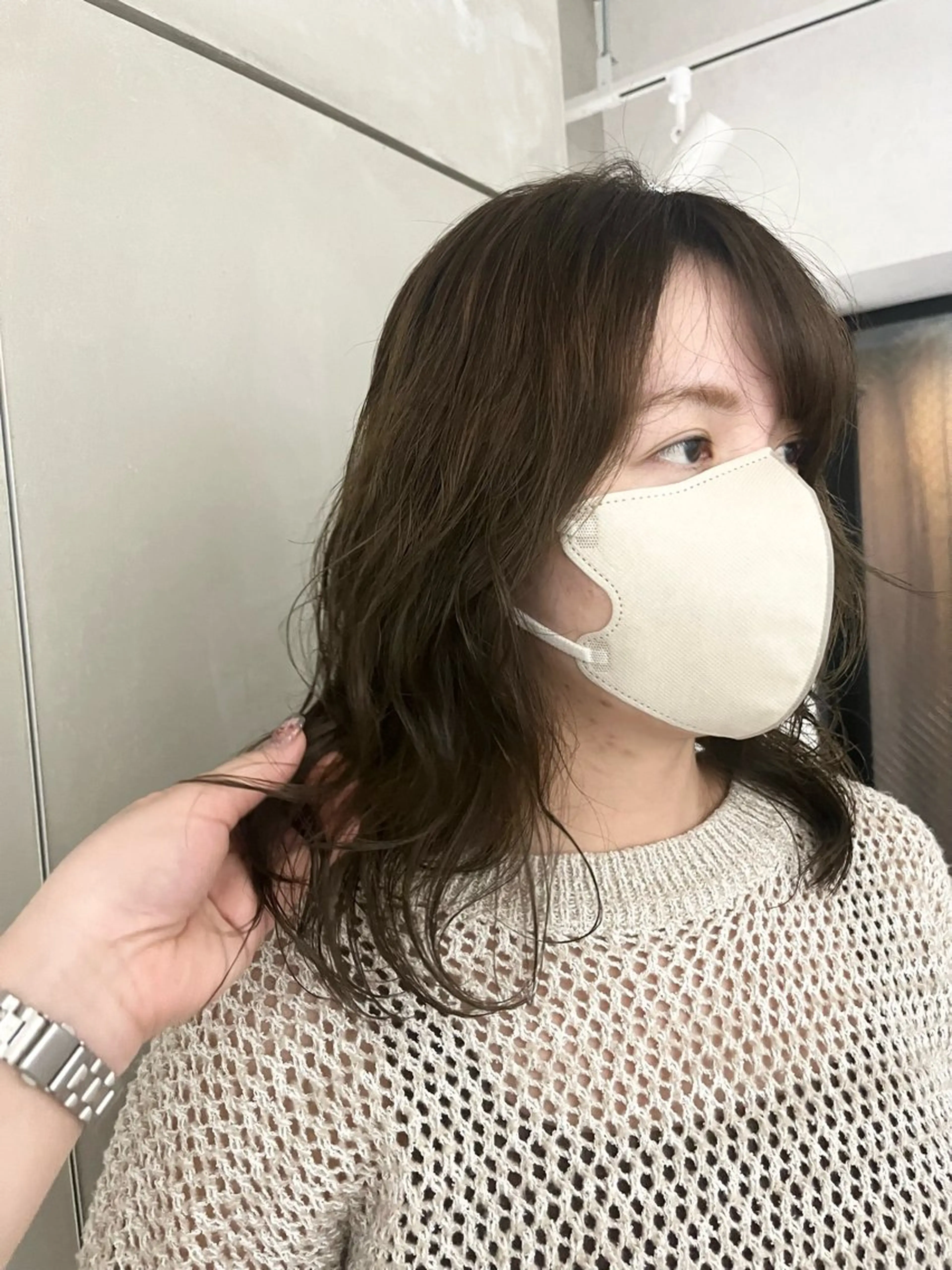 セミロング カラー ブラウンカラー 透明感カラー オリーブブラウン anon Loemのヘアスタイル