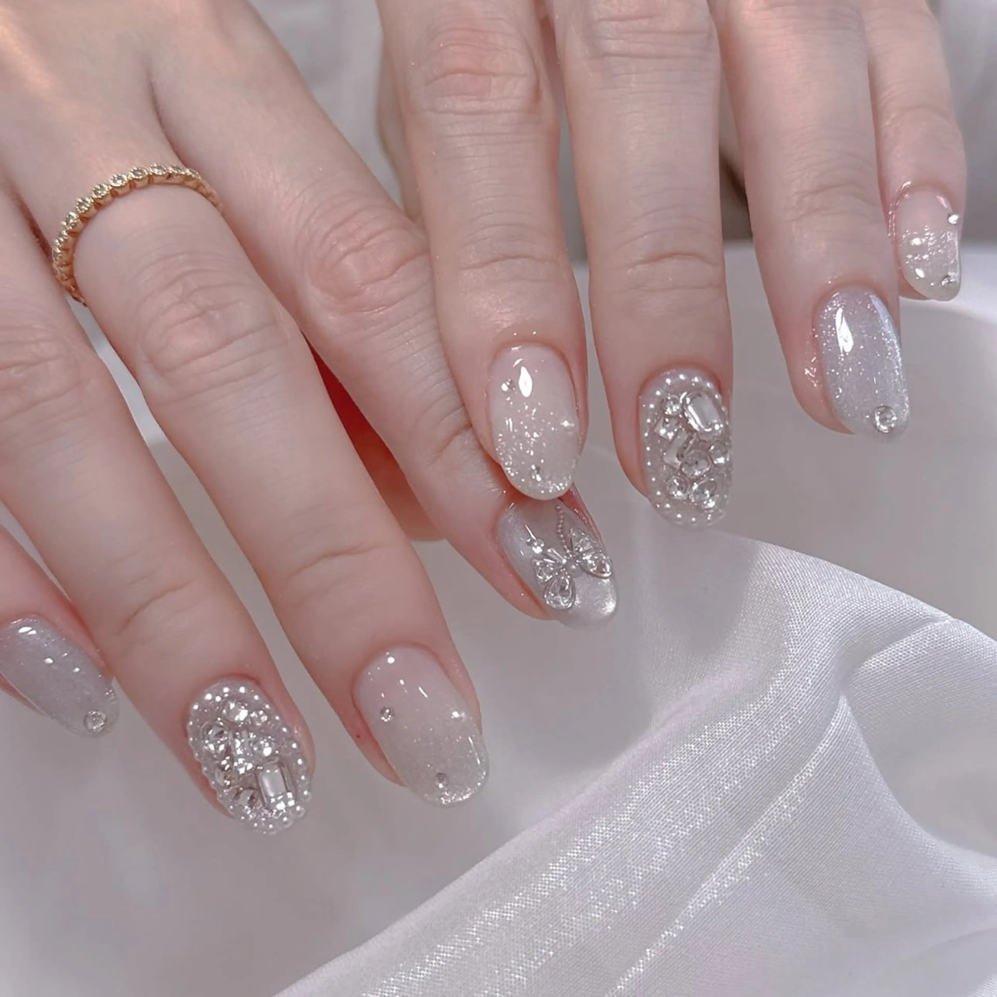 ネイル キラキラネイル シンプルネイル 春ネイル ワンホンネイル 冬ネイル ハンドネイル sora Nailのネイルデザイン