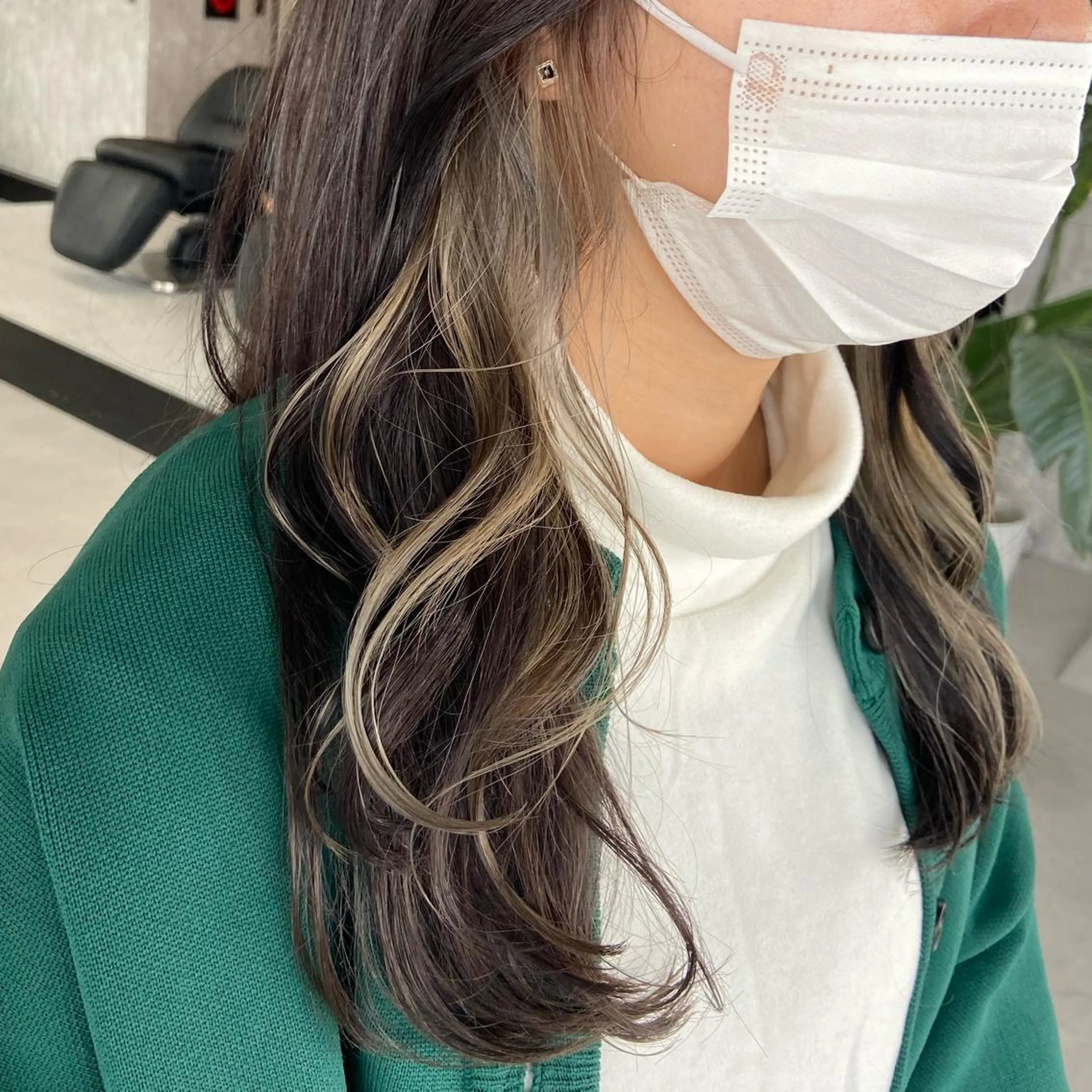 ロング カラー ヘアアレンジ ベージュカラー イヤリングカラー ホワイトベージュ TIDEHAIR SHIHOのヘアスタイル