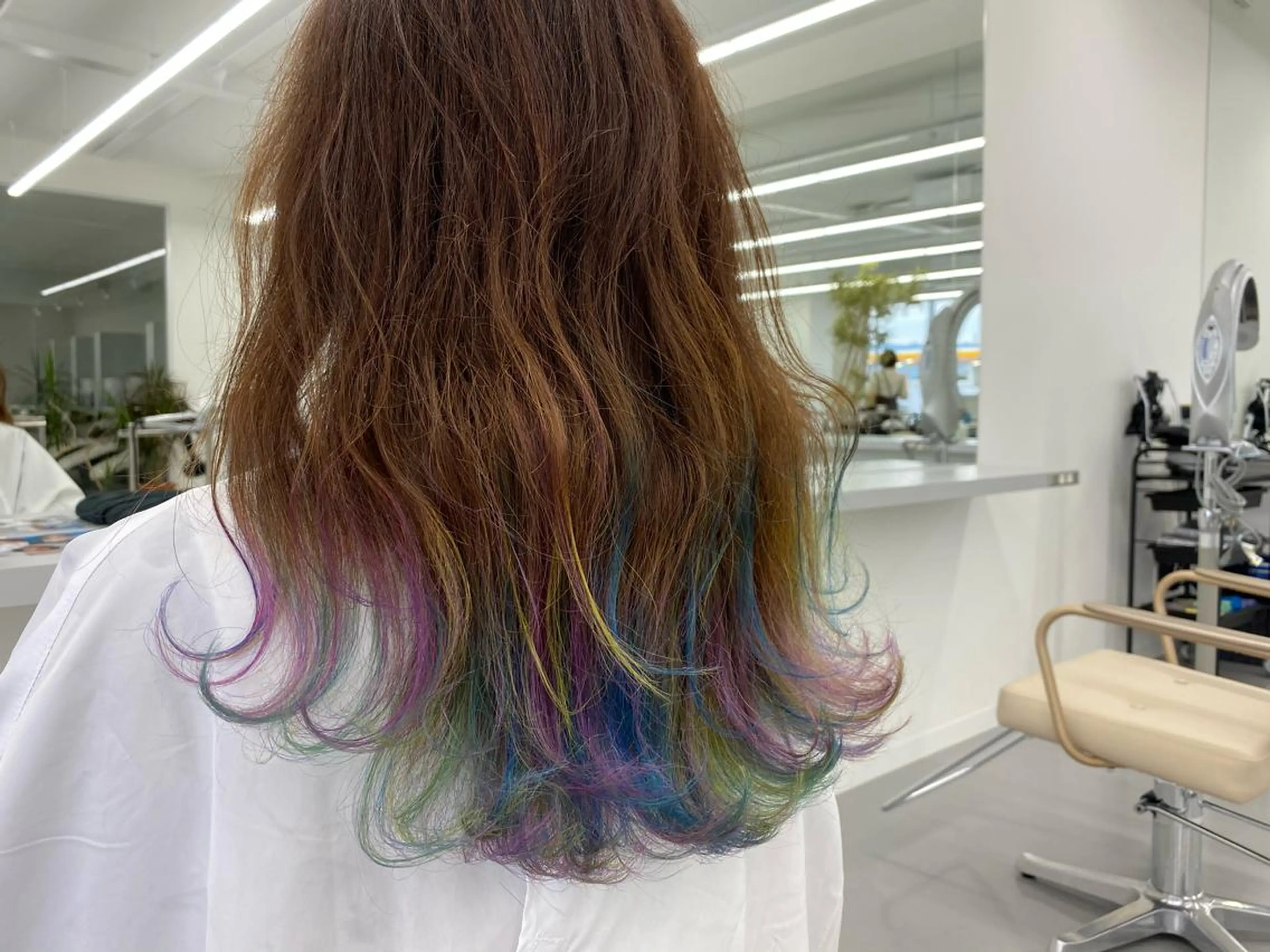 ロング カラー ブリーチ ユニコーンカラー 小岸 竜のヘアスタイル