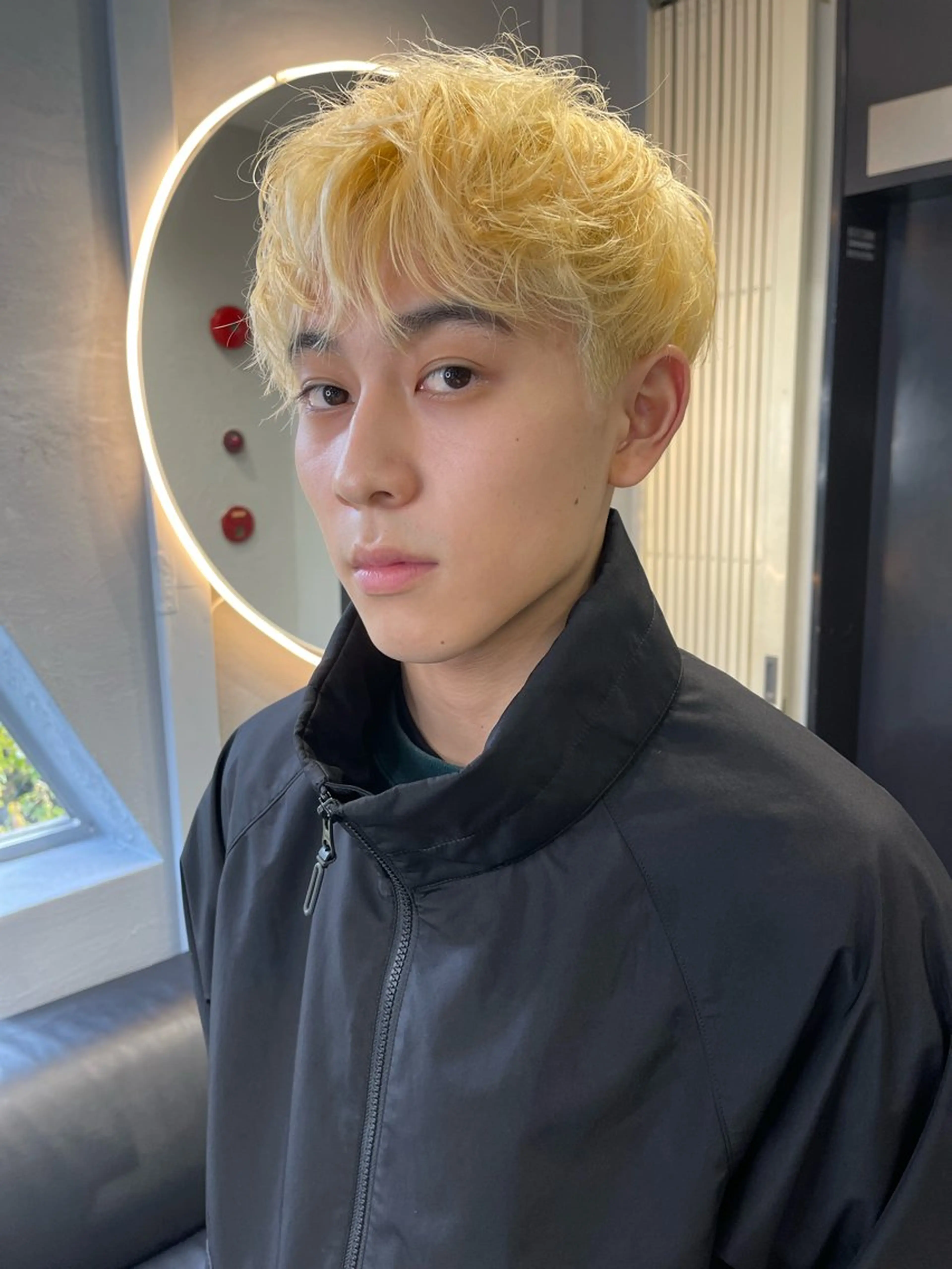 ショート カラー メンズ メンズブリーチ メンズハイトーン メンズインナーカラー ブリーチ ケアブリーチ ヘアカラー トリートメント 宮崎　達也 ブリーチ／レイヤーのヘアスタイル