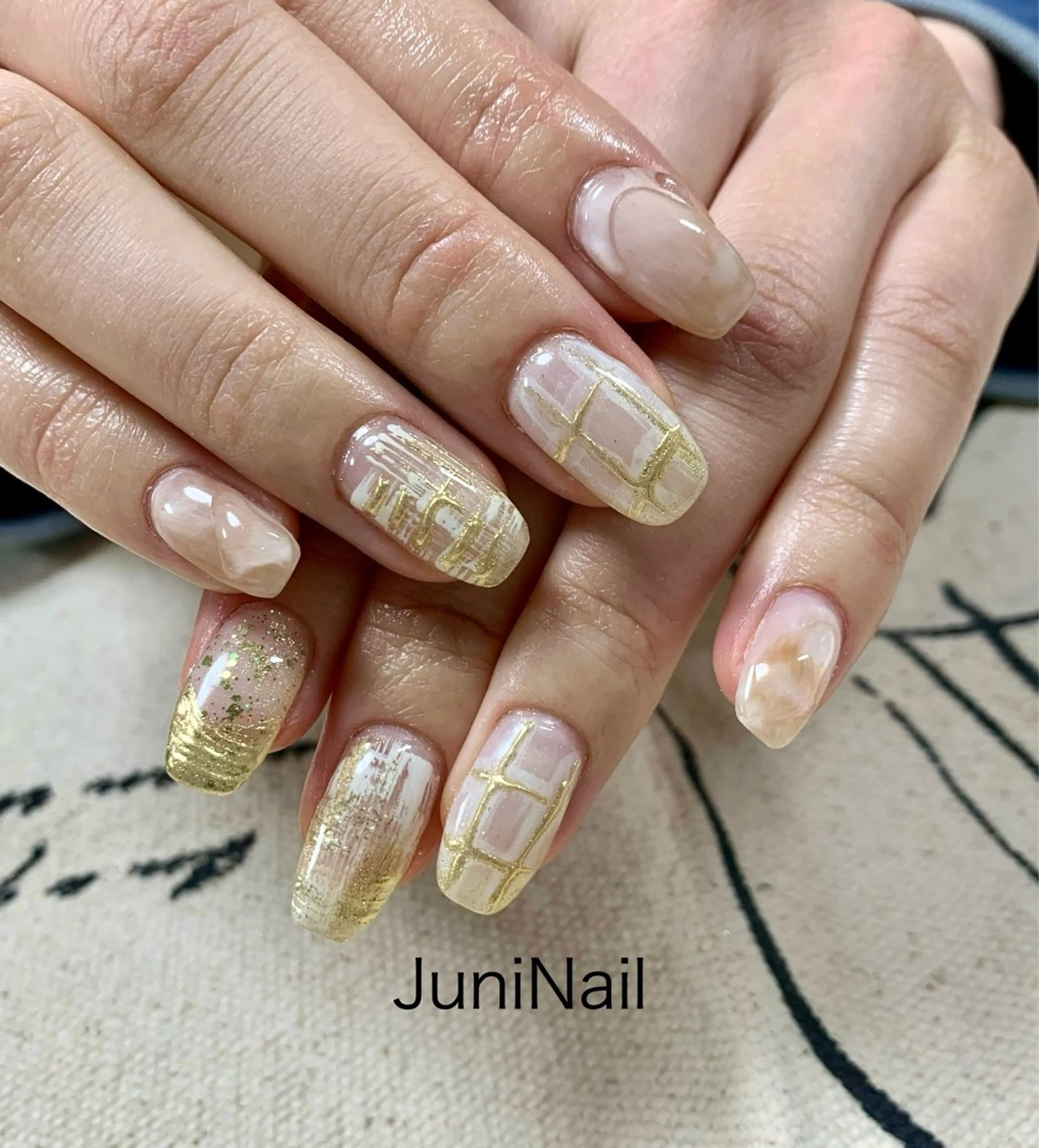 ネイル オーロラネイル フラッシュネイル 氷ネイル・うるうるネイル キラキラネイル 韓国ネイル ハンドネイル JuniNail 주니네일🇰🇷suのネイルデザイン