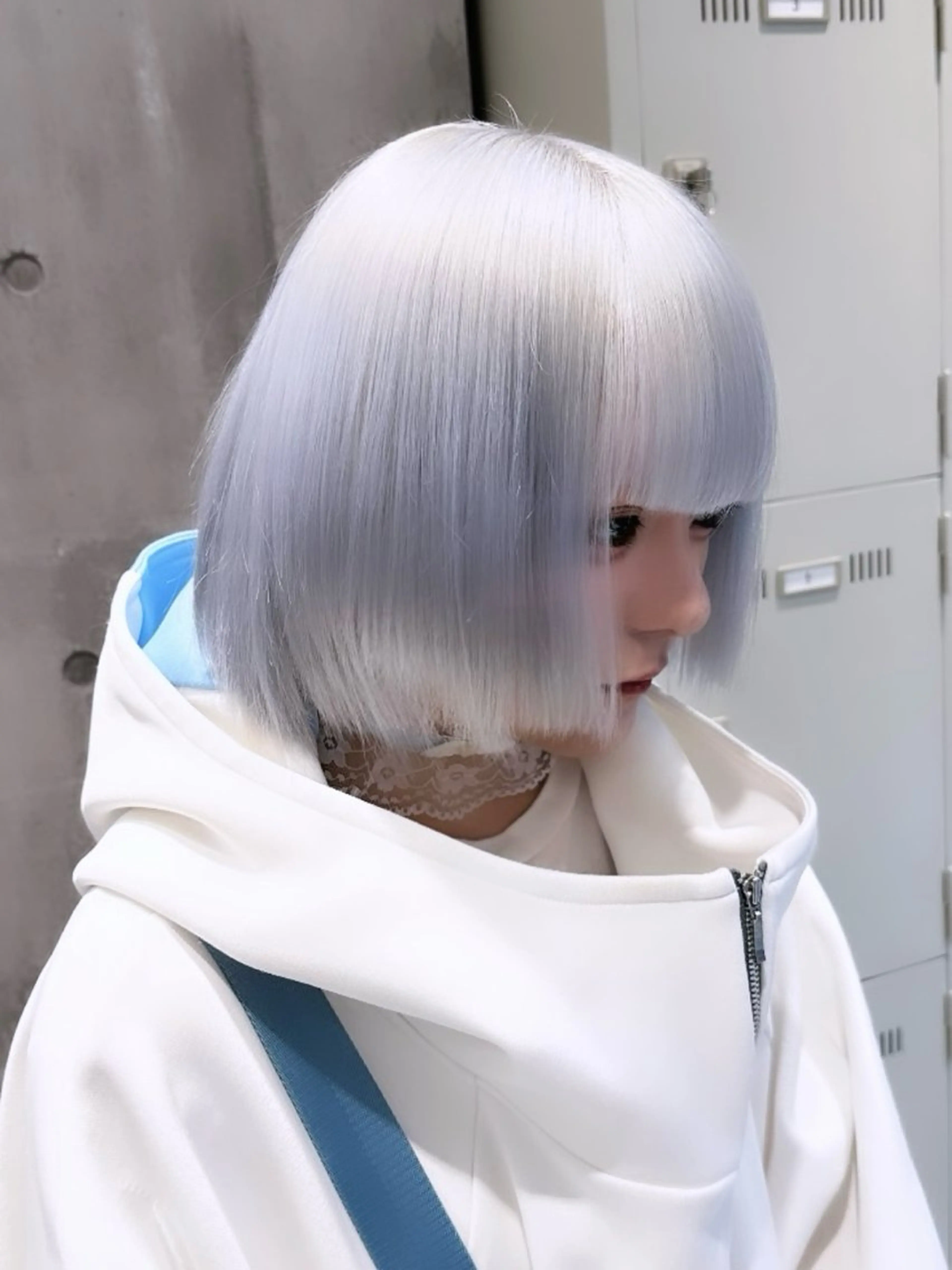 ミディアム カラー ブリーチ ブルーカラー ケアブリーチ ダブルカラー シルバー 🩵艶ハイトーン 🩵 𝓨𝓤𝓤のヘアスタイル