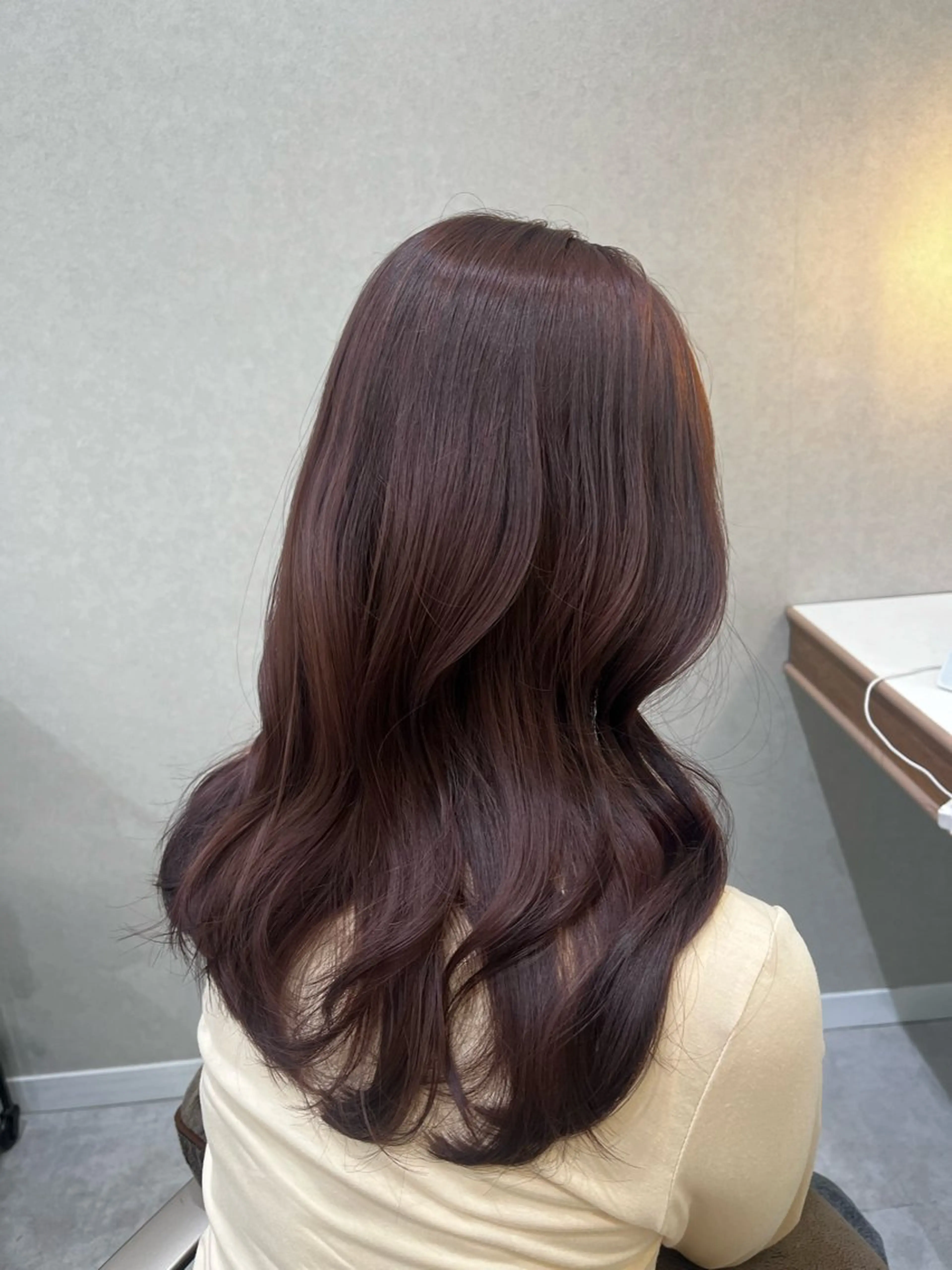 ロング 𝑴𝑰𝑯𝑶 ／ワンホンヘアのヘアスタイル
