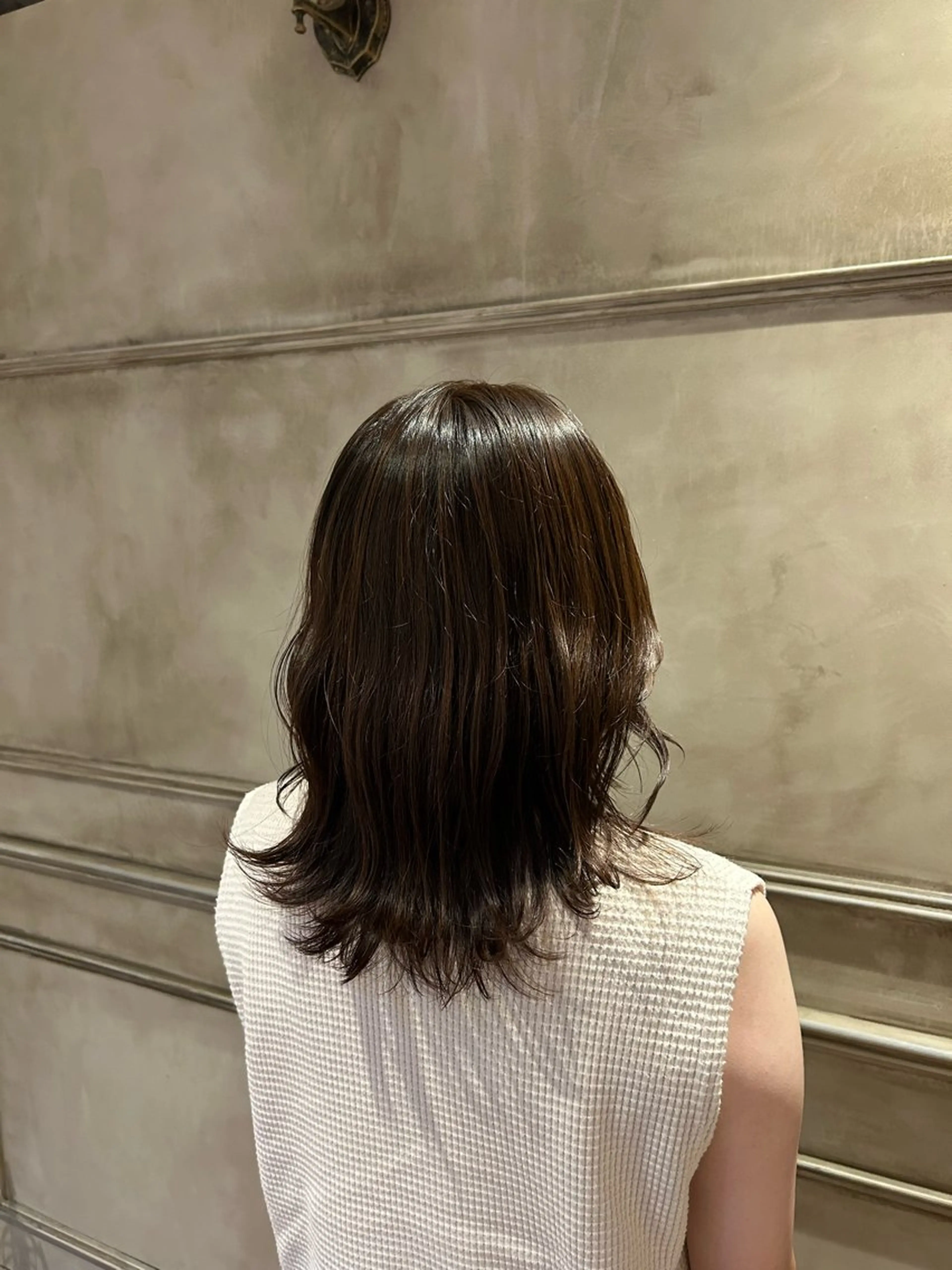ミディアム カラー 成田 智彩のヘアスタイル