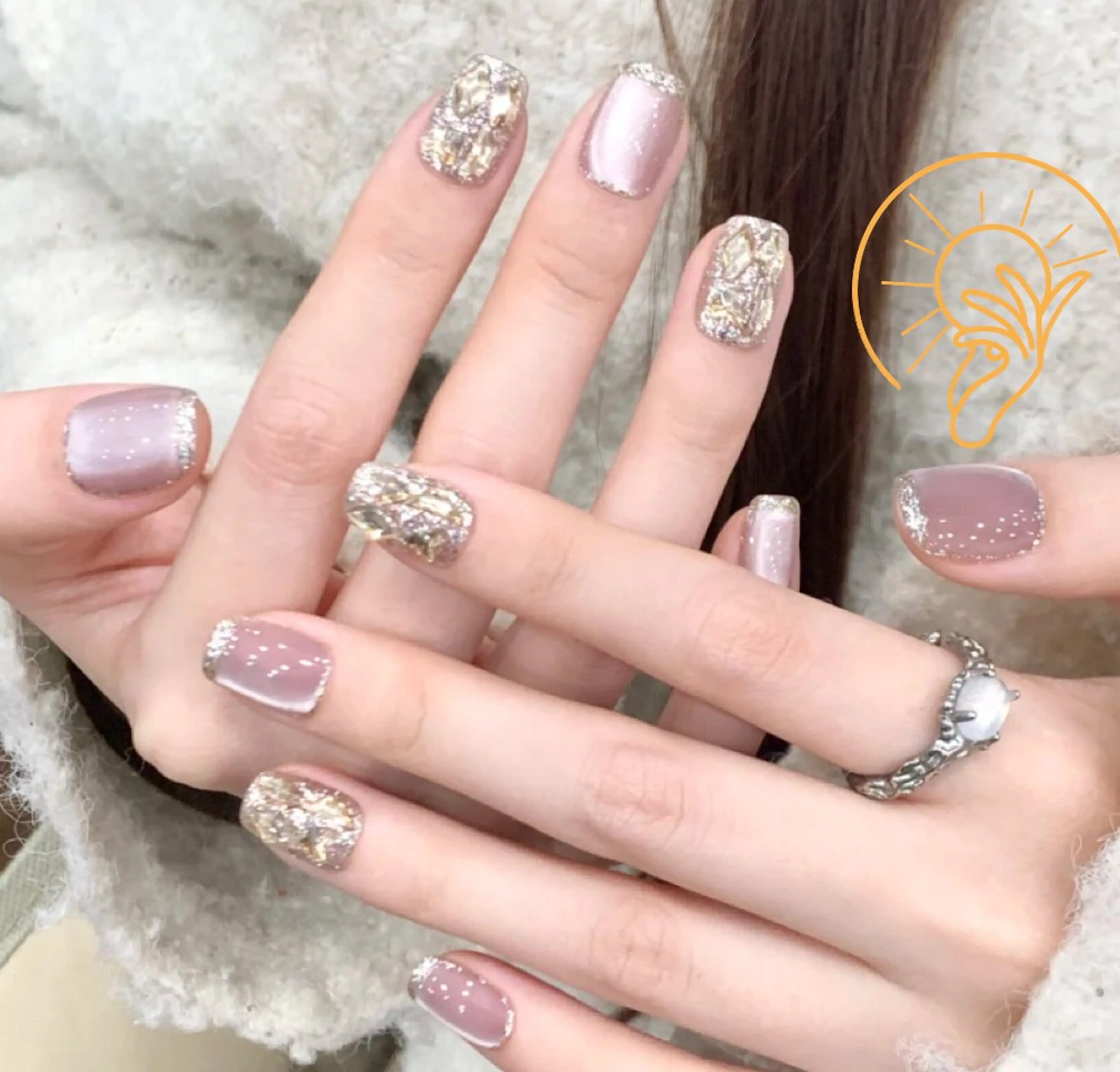 ネイル チークネイル 長さ出し フラワーネイル フレンチネイル ガーリー ハンドネイル ハンドケア Sun Nail 池袋のエステ・リラクイメージ