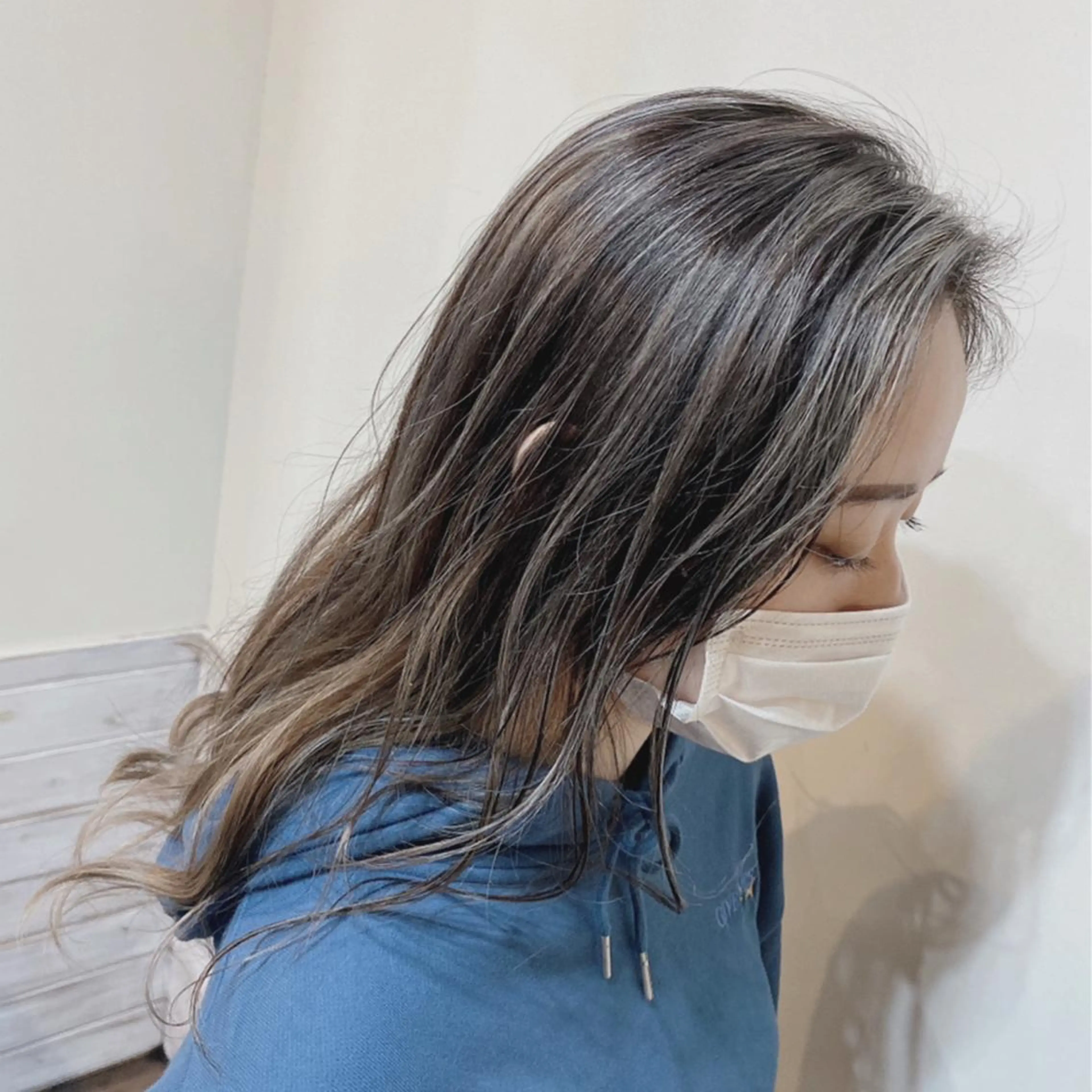 セミロング カラー バレイヤージュ レイヤーカット ヘアカラー トリートメント 女性指名人気no.1 尾崎のヘアスタイル