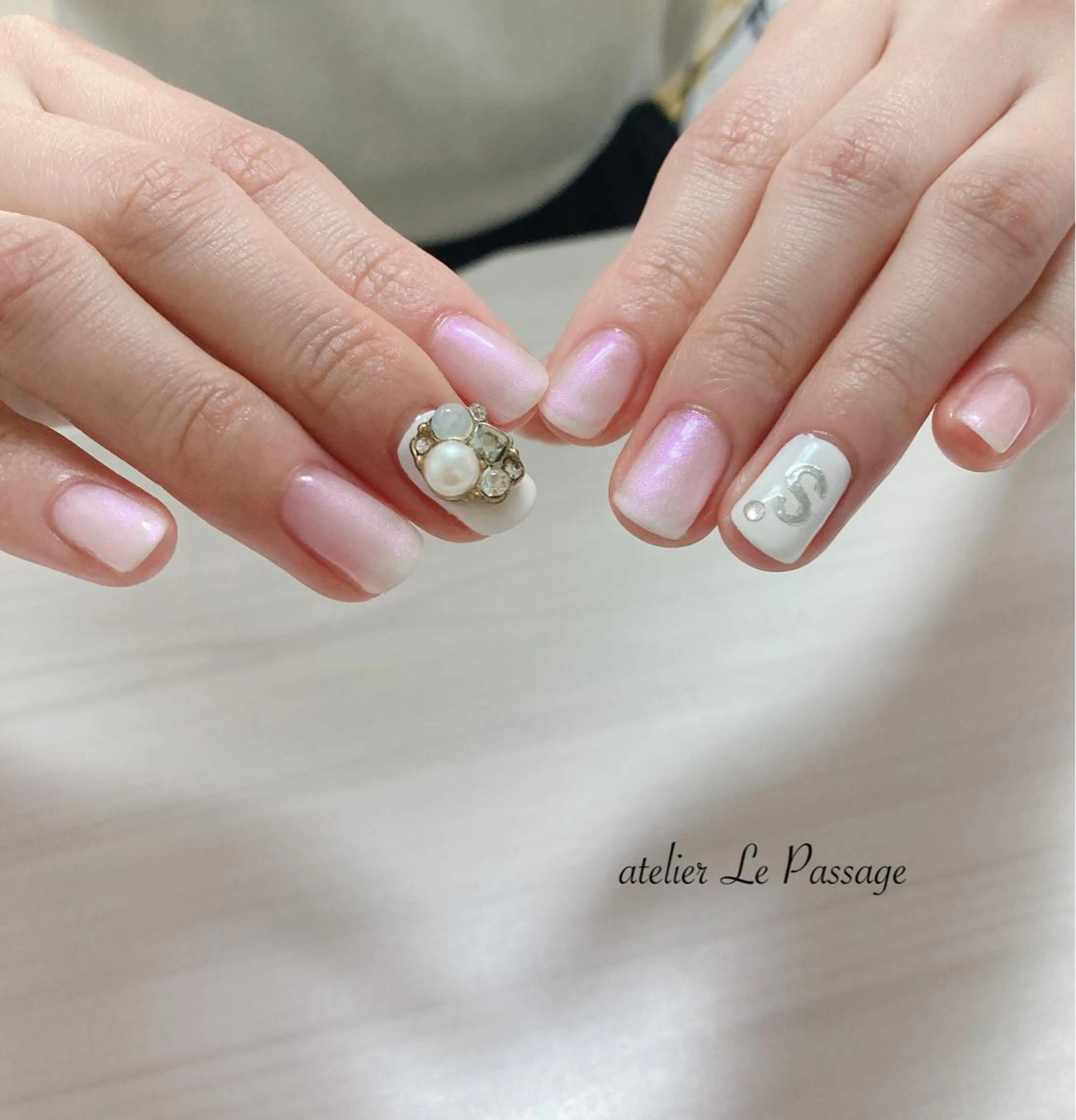 ネイル ジェルネイル グラデーション オフィスネイル ワンカラーネイル パラジェル Atelier Le Passage所属・h nakatsukaのネイルデザイン
