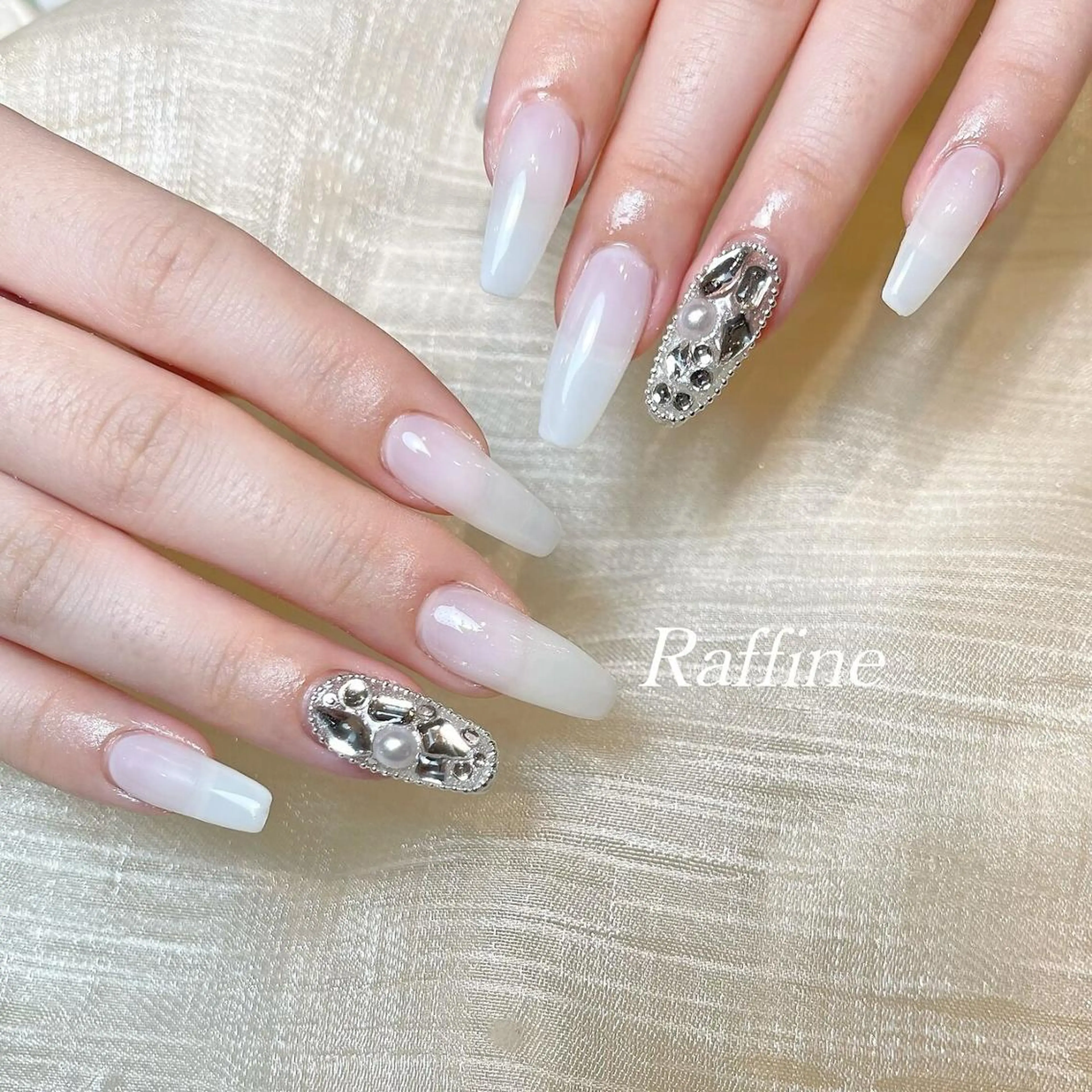 ネイル ハンドネイル RAFFINE haru🦋🩵のネイルデザイン