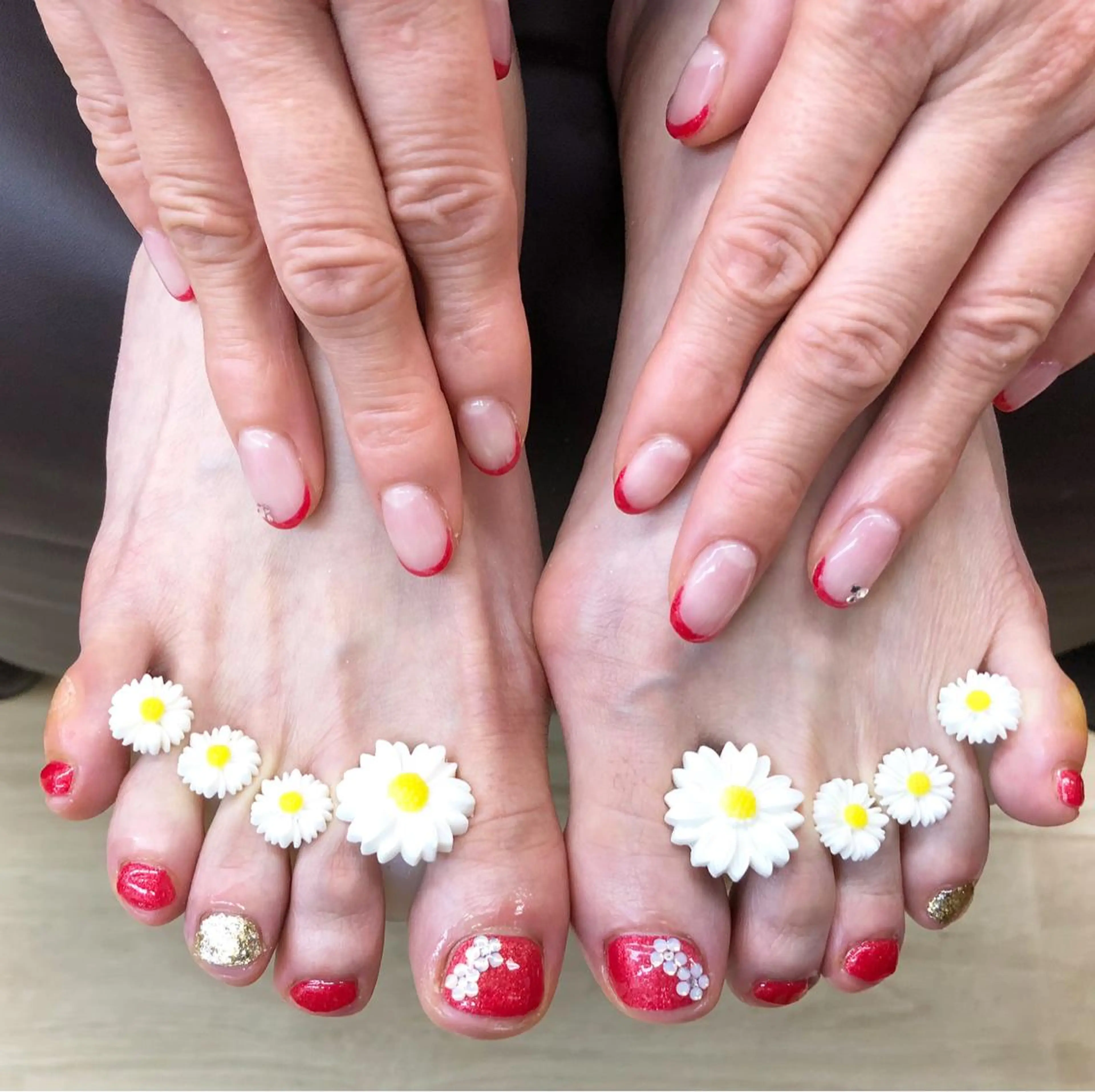 ネイル フットネイル esNail&eye イーズネイル＆アイのネイルデザイン