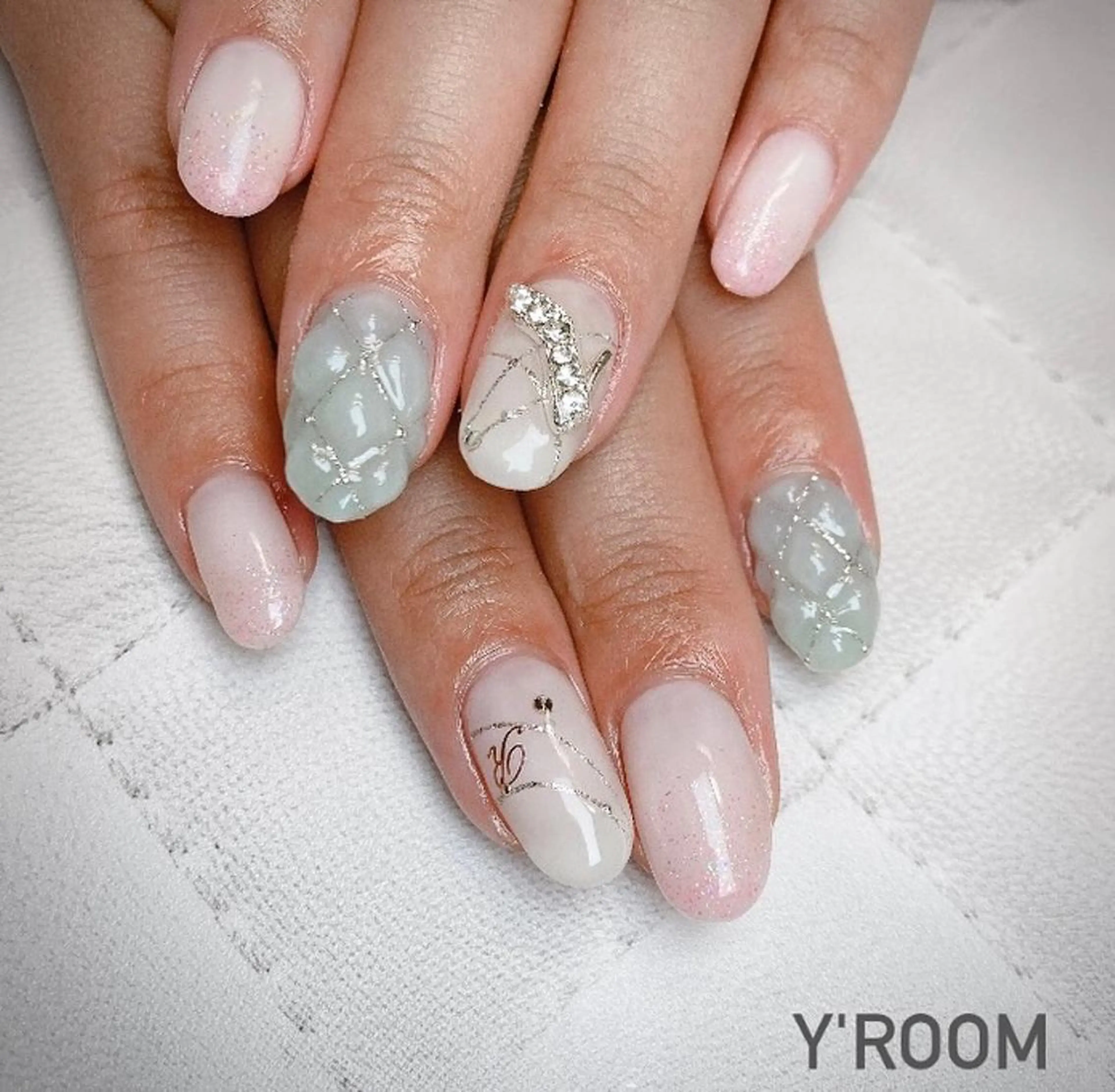 ネイル オーロラネイル フラッシュネイル フットネイル ジェルネイル 氷ネイル・うるうるネイル YUKA （ネイリスト）のネイルデザイン