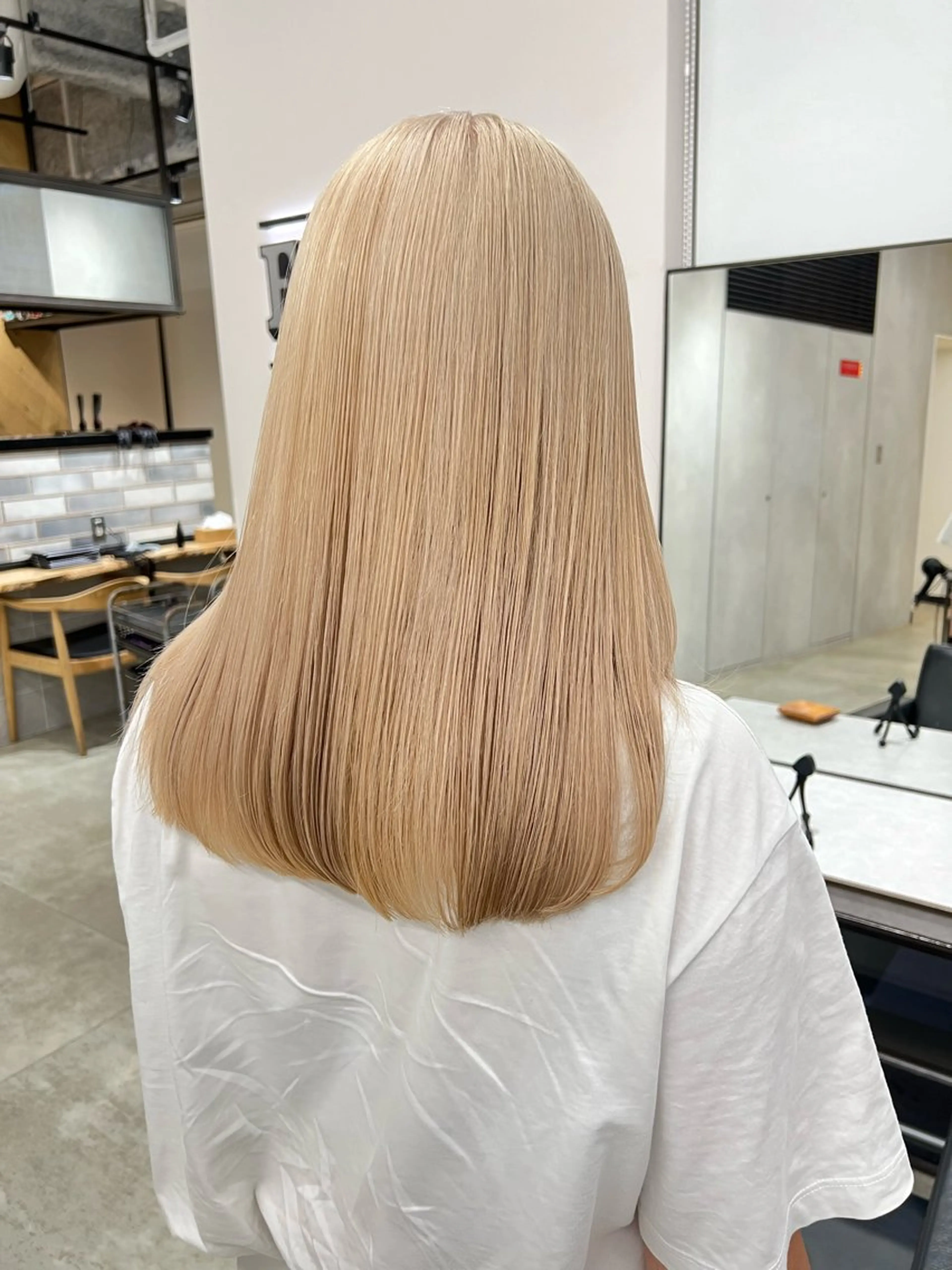 セミロング カラースペシャリスト ・齊藤 羽瑠輝のヘアスタイル