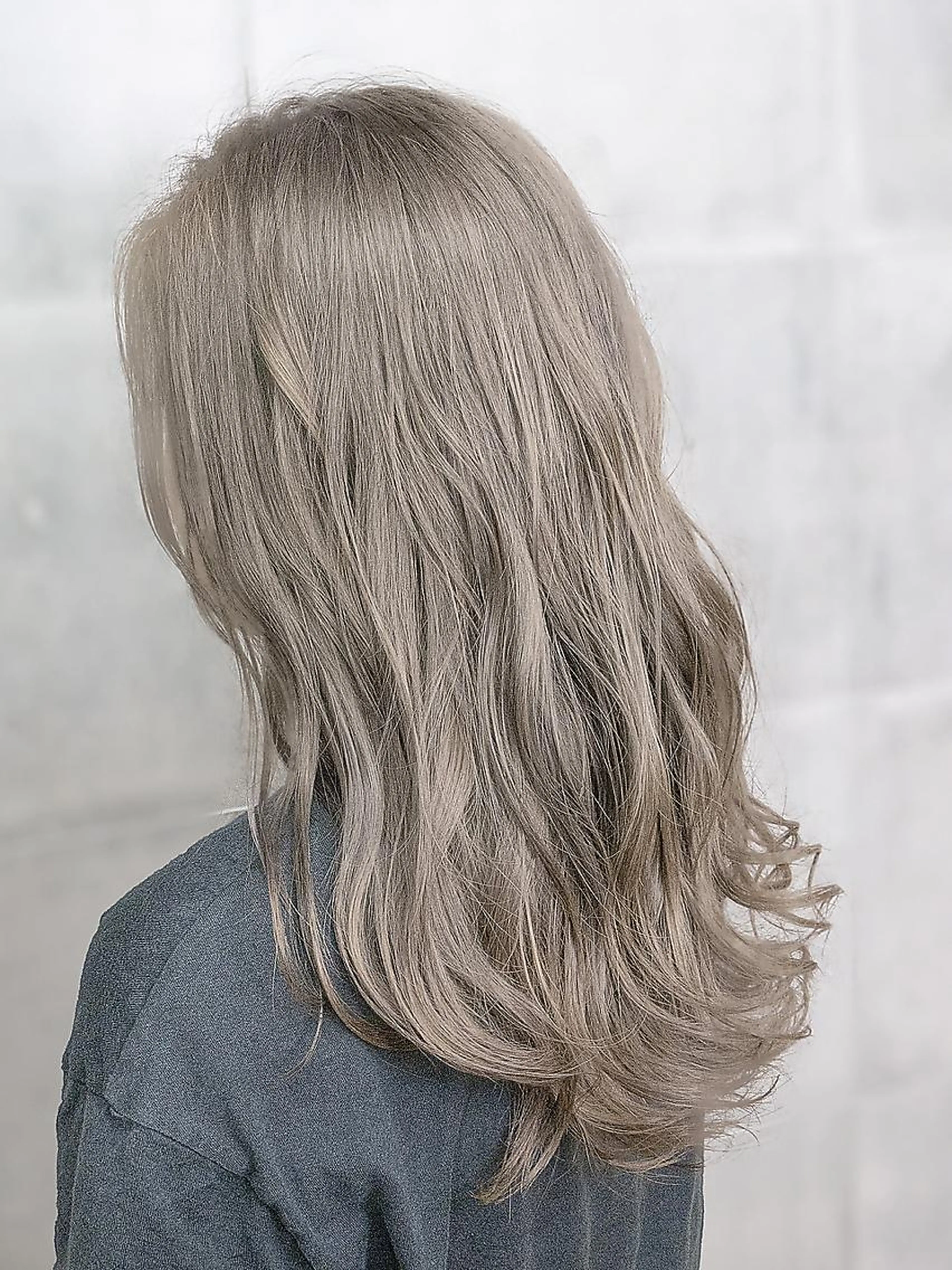 🌈ホワイト系はこちらを🌈カット+2ケアブリーチ+ダメージレスカラー+トリートメント✨️ケラフェクト使用でダメージレスの写真